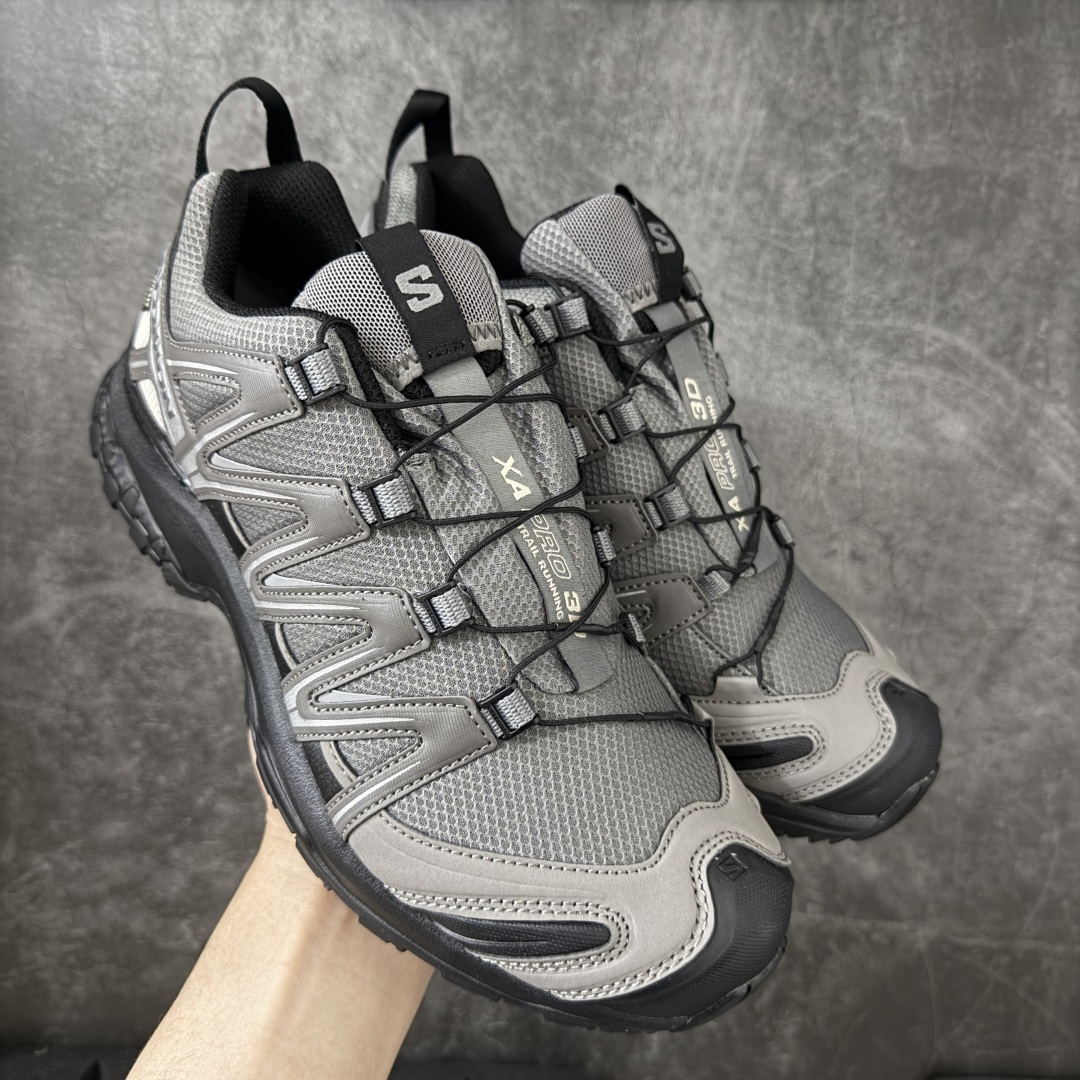 【666版本】SALOMON 萨洛蒙 XA PRO 3D 户外运动 网布减震防滑透气 低帮跑步鞋 男女同款 防水黑灰 475875 全新品质 巅峰之作 所有配色均购物原版拆解1：1开发 原材料打造 非市场公版便宜货 私模大底 清洁度比市场所有版本都高 全套原纸板楦头开发 原厂网布配套 确保原汁原味 完美呈现版型 原档数据独家私模五层组合大底 男女鞋同步官方开发至46 原装Ortholite轻量化鞋垫 中底布带钢印编号 原厂TPU锁扣 进口港宝加持 后跟自然饱满 还原公司包裹性 鞋面采用SENSIFT贴合技术 全方位贴合包裹脚型 鞋跟部鞋底牵引设计 提供强大的抓地性能 更适应野外崎岖不平的道路 其3D ADVANCED CHASSIS底盘 材料轻量大化 钉齿设计更具稳定性 防护性 鞋底易磨损区运用CONTAGRIP高耐磨材料 应对城市硬质路面长距离跑考验 尺码：36 36.5 37.5 38 38.5 39 40 40.5 41 42 42.5 43 44 45 46-选品中心