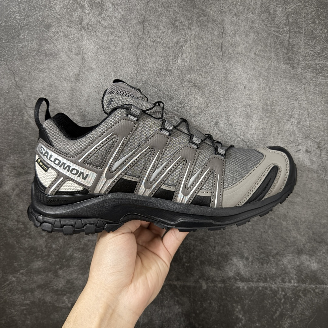 【666版本】SALOMON 萨洛蒙 XA PRO 3D 户外运动 网布减震防滑透气 低帮跑步鞋 男女同款 防水黑灰 475875 全新品质 巅峰之作 所有配色均购物原版拆解1：1开发 原材料打造 非市场公版便宜货 私模大底 清洁度比市场所有版本都高 全套原纸板楦头开发 原厂网布配套 确保原汁原味 完美呈现版型 原档数据独家私模五层组合大底 男女鞋同步官方开发至46 原装Ortholite轻量化鞋垫 中底布带钢印编号 原厂TPU锁扣 进口港宝加持 后跟自然饱满 还原公司包裹性 鞋面采用SENSIFT贴合技术 全方位贴合包裹脚型 鞋跟部鞋底牵引设计 提供强大的抓地性能 更适应野外崎岖不平的道路 其3D ADVANCED CHASSIS底盘 材料轻量大化 钉齿设计更具稳定性 防护性 鞋底易磨损区运用CONTAGRIP高耐磨材料 应对城市硬质路面长距离跑考验 尺码：36 36.5 37.5 38 38.5 39 40 40.5 41 42 42.5 43 44 45 46-选品中心