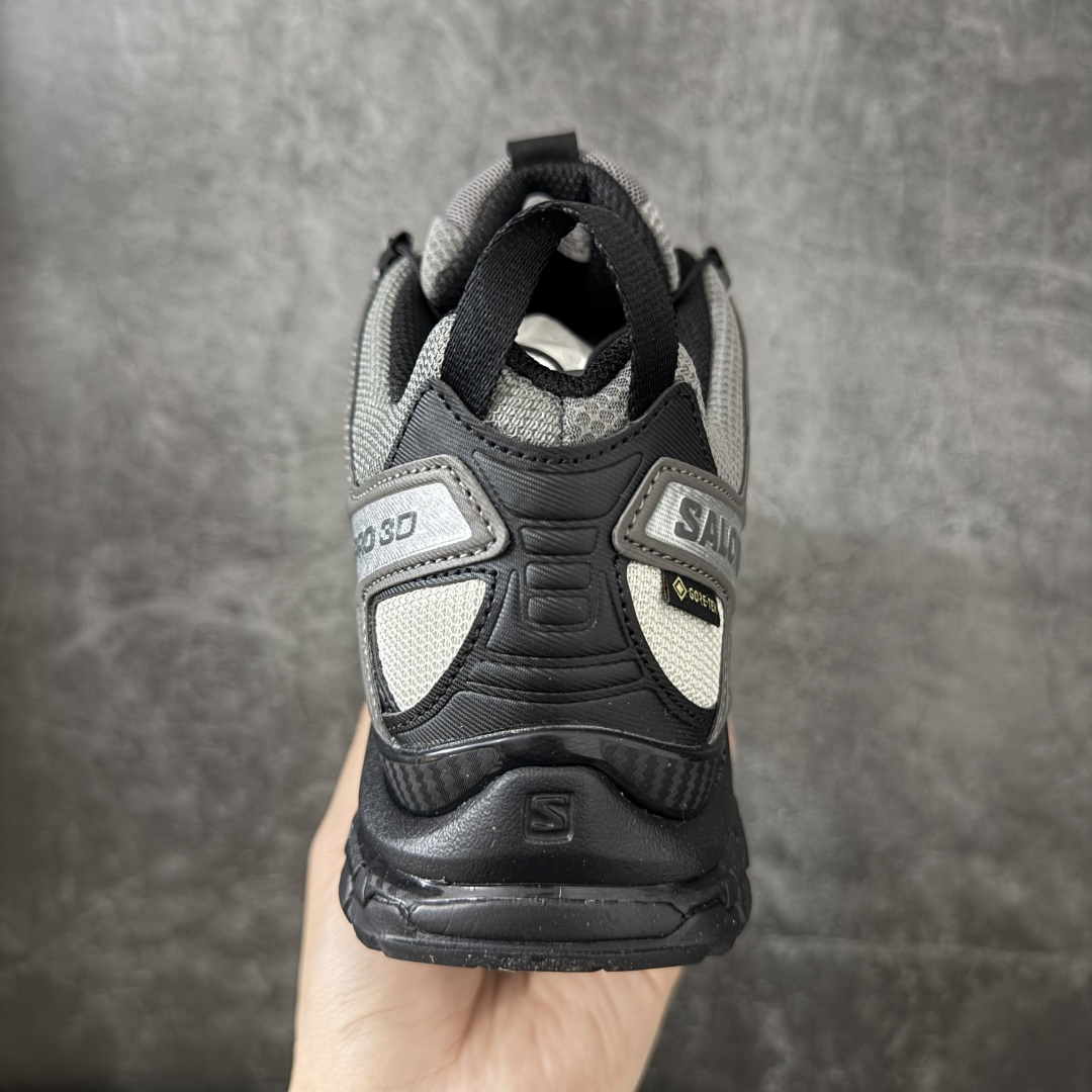 图片[4]-【666版本】SALOMON 萨洛蒙 XA PRO 3D 户外运动 网布减震防滑透气 低帮跑步鞋 男女同款 防水黑灰 475875 全新品质 巅峰之作 所有配色均购物原版拆解1：1开发 原材料打造 非市场公版便宜货 私模大底 清洁度比市场所有版本都高 全套原纸板楦头开发 原厂网布配套 确保原汁原味 完美呈现版型 原档数据独家私模五层组合大底 男女鞋同步官方开发至46 原装Ortholite轻量化鞋垫 中底布带钢印编号 原厂TPU锁扣 进口港宝加持 后跟自然饱满 还原公司包裹性 鞋面采用SENSIFT贴合技术 全方位贴合包裹脚型 鞋跟部鞋底牵引设计 提供强大的抓地性能 更适应野外崎岖不平的道路 其3D ADVANCED CHASSIS底盘 材料轻量大化 钉齿设计更具稳定性 防护性 鞋底易磨损区运用CONTAGRIP高耐磨材料 应对城市硬质路面长距离跑考验 尺码：36 36.5 37.5 38 38.5 39 40 40.5 41 42 42.5 43 44 45 46-选品中心