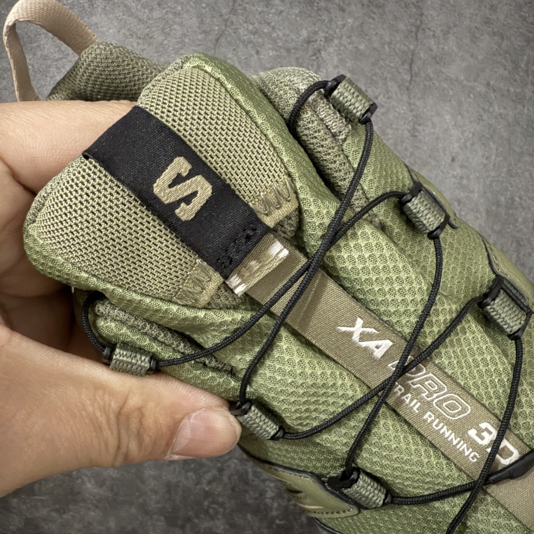 图片[6]-【666版本】SALOMON 萨洛蒙 XA PRO 3D 户外运动 网布减震防滑透气 低帮跑步鞋 男女同款 防水绿色 475874 全新品质 巅峰之作 所有配色均购物原版拆解1：1开发 原材料打造 非市场公版便宜货 私模大底 清洁度比市场所有版本都高 全套原纸板楦头开发 原厂网布配套 确保原汁原味 完美呈现版型 原档数据独家私模五层组合大底 男女鞋同步官方开发至46 原装Ortholite轻量化鞋垫 中底布带钢印编号 原厂TPU锁扣 进口港宝加持 后跟自然饱满 还原公司包裹性 鞋面采用SENSIFT贴合技术 全方位贴合包裹脚型 鞋跟部鞋底牵引设计 提供强大的抓地性能 更适应野外崎岖不平的道路 其3D ADVANCED CHASSIS底盘 材料轻量大化 钉齿设计更具稳定性 防护性 鞋底易磨损区运用CONTAGRIP高耐磨材料 应对城市硬质路面长距离跑考验 尺码：36 36.5 37.5 38 38.5 39 40 40.5 41 42 42.5 43 44 45 46-选品中心