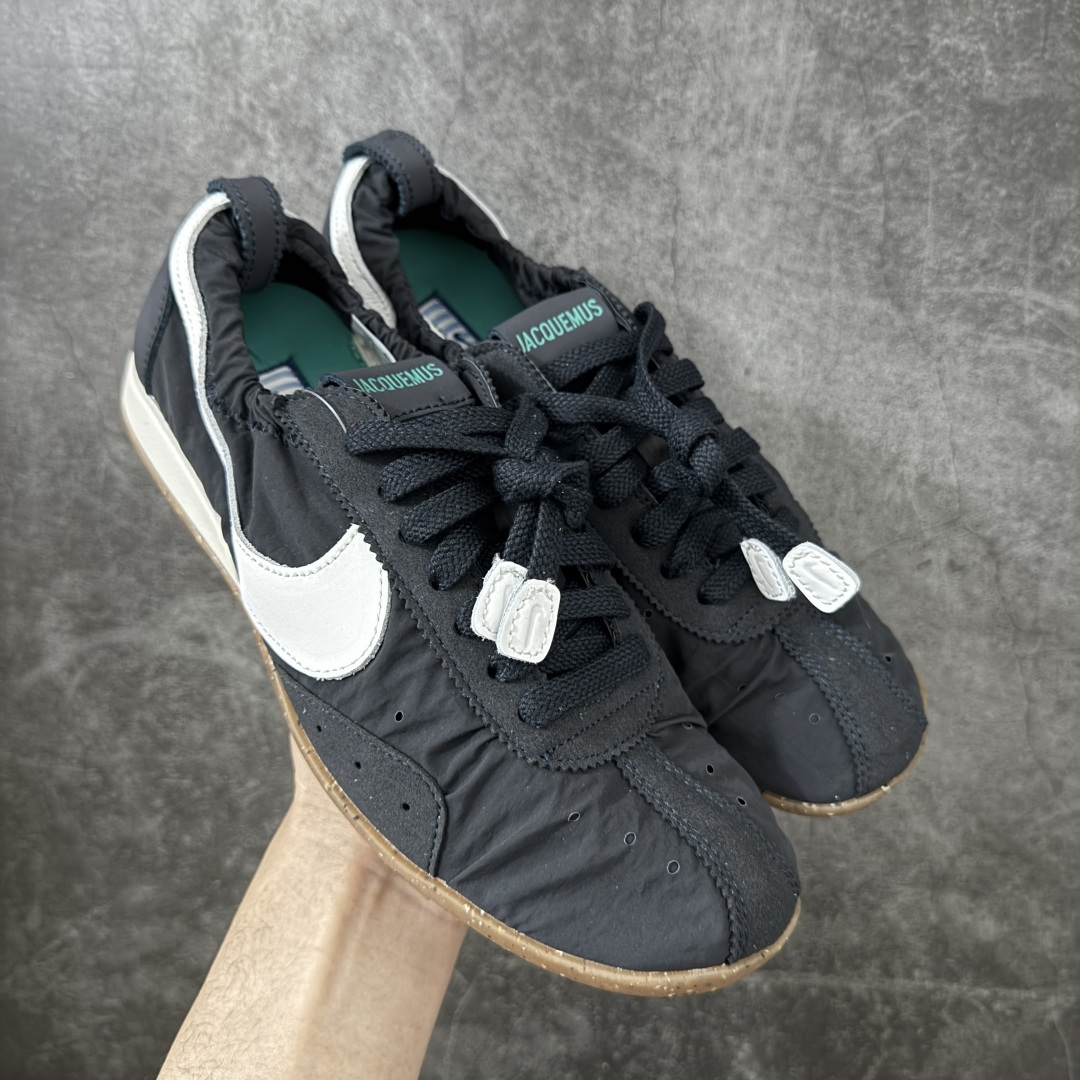 Jacquemus x Nike Jacumoon 舒适 低帮生活休闲鞋 黑白色 货号：HV8547-0