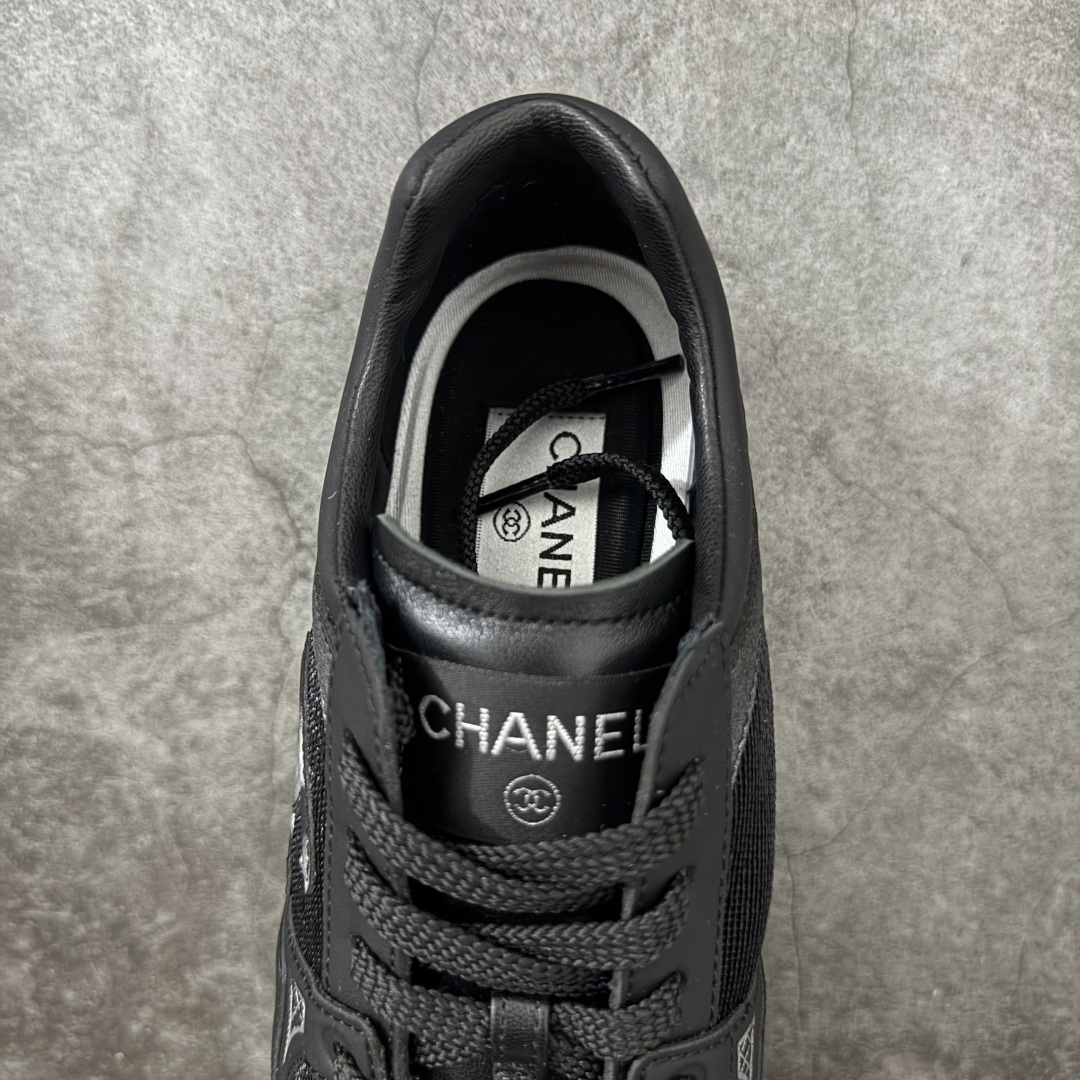 图片[8]-【莞顶礼盒版】CHANEL香奈儿 26C 小牛皮 圆头系带 低帮 生活休闲鞋 女款 黑色 香奈儿品牌，秉承创始人嘉柏丽尔•香奈儿女士划时代的创新理念与前瞻创意，成为现代女性美学的风向标。无论时尚精品、香水与美容品、腕表与高级珠宝，都致力于为女性塑造自由、优雅、与众不同的风格。 尺码：35 36 37 38 39 40-选品中心