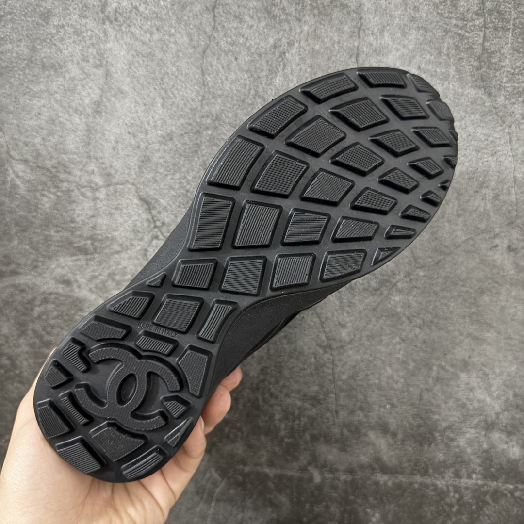 图片[9]-【莞顶礼盒版】CHANEL香奈儿 26C 小牛皮 圆头系带 低帮 生活休闲鞋 女款 黑色 香奈儿品牌，秉承创始人嘉柏丽尔•香奈儿女士划时代的创新理念与前瞻创意，成为现代女性美学的风向标。无论时尚精品、香水与美容品、腕表与高级珠宝，都致力于为女性塑造自由、优雅、与众不同的风格。 尺码：35 36 37 38 39 40-选品中心