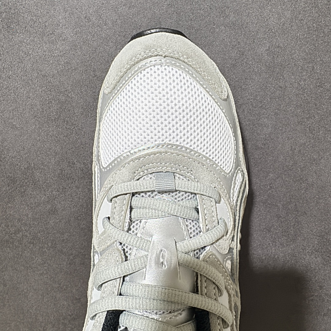 图片[5]-【公司级】Asics Gel-NYC G亚瑟士运动休闲透气专业跑鞋  #鞋面采用反绒皮与网布拼接 透气舒适兼具休闲时尚 结合简明的配色 展现品牌的传承及引领复古流行的主题 虎爪造型的LOGO  #鞋身稳定包裹系统 支撑鞋身 经典宽大鞋型配备防偏移设计提升包裹性 穿着舒适鞋面透气孔设计 提供透气性 型号 1201A789-102  尺码：36 37 37.5 38 39 39.5 40 40.5 41.5 42 42.5 43.5 44 45 46-选品中心
