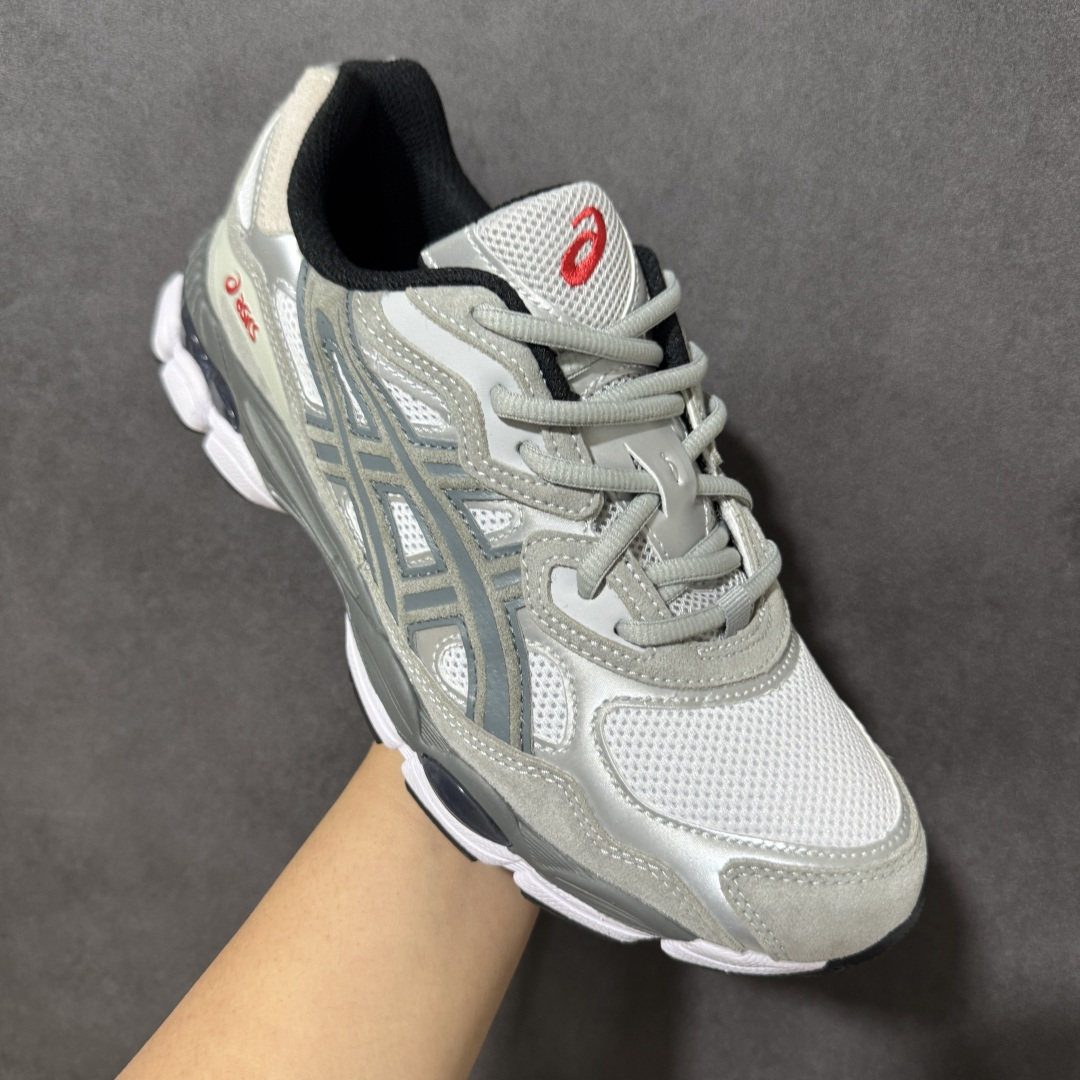图片[3]-【公司级】Asics Gel-NYC G亚瑟士运动休闲透气专业跑鞋  #鞋面采用反绒皮与网布拼接 透气舒适兼具休闲时尚 结合简明的配色 展现品牌的传承及引领复古流行的主题 虎爪造型的LOGO  #鞋身稳定包裹系统 支撑鞋身 经典宽大鞋型配备防偏移设计提升包裹性 穿着舒适鞋面透气孔设计 提供透气性 型号 1201A789-102  尺码：36 37 37.5 38 39 39.5 40 40.5 41.5 42 42.5 43.5 44 45 46-选品中心