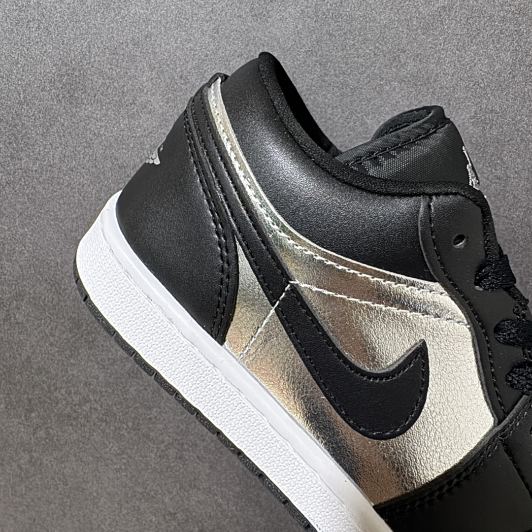 图片[8]-【H11纯原】Nike Air Jordan 1 Low SE AJ1 乔一 舒适贴合 防滑耐磨 低帮 复古篮球鞋 货号：DA5551-001 尺码：35.5 36 36.5 37.5 38 38.5 39 40 40.5 41 42 42.5 43 44 45 46 47.5 #H11顶级纯原 纯原外贸平台特供订单 #全套原纸板楦头开发 #原厂特供材料配套加持 #确保原汁原味 完美呈现版型 #原档数据独家私模大底 #男女鞋同步官方开发至48.5 #原装进口轻量化鞋垫 #进口港宝加持 后跟自然饱满 还原公司包裹性 #鞋面采用原装数据贴合技术 #全方位贴合包裹脚型 #鞋跟部鞋底牵引设计 #提供强大的抓地性能 #更适应不同实战场地路面-选品中心