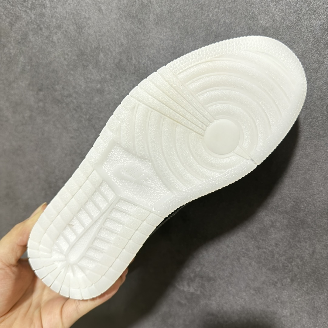 图片[9]-【H11纯原】Nike Air Jordan 1 Low SE AJ1 乔一 舒适贴合 防滑耐磨 低帮 复古篮球鞋 货号：HV4398-014 尺码：35.5 36 36.5 37.5 38 38.5 39 40 40.5 41 42 42.5 43 44 45 46 47.5 #H11顶级纯原 纯原外贸平台特供订单 #全套原纸板楦头开发 #原厂特供材料配套加持 #确保原汁原味 完美呈现版型 #原档数据独家私模大底 #男女鞋同步官方开发至48.5 #原装进口轻量化鞋垫 #进口港宝加持 后跟自然饱满 还原公司包裹性 #鞋面采用原装数据贴合技术 #全方位贴合包裹脚型 #鞋跟部鞋底牵引设计 #提供强大的抓地性能 #更适应不同实战场地路面-选品中心