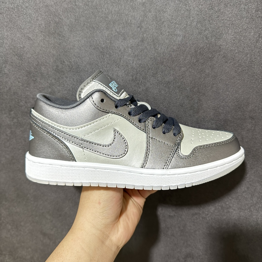 【H11纯原】Nike Air Jordan 1 Low SE AJ1 乔一 舒适贴合 防滑耐磨 低帮 复古篮球鞋 货号：HV4398-014 尺码：35.5 36 36.5 37.5 38 38.5 39 40 40.5 41 42 42.5 43 44 45 46 47.5 #H11顶级纯原 纯原外贸平台特供订单 #全套原纸板楦头开发 #原厂特供材料配套加持 #确保原汁原味 完美呈现版型 #原档数据独家私模大底 #男女鞋同步官方开发至48.5 #原装进口轻量化鞋垫 #进口港宝加持 后跟自然饱满 还原公司包裹性 #鞋面采用原装数据贴合技术 #全方位贴合包裹脚型 #鞋跟部鞋底牵引设计 #提供强大的抓地性能 #更适应不同实战场地路面-选品中心