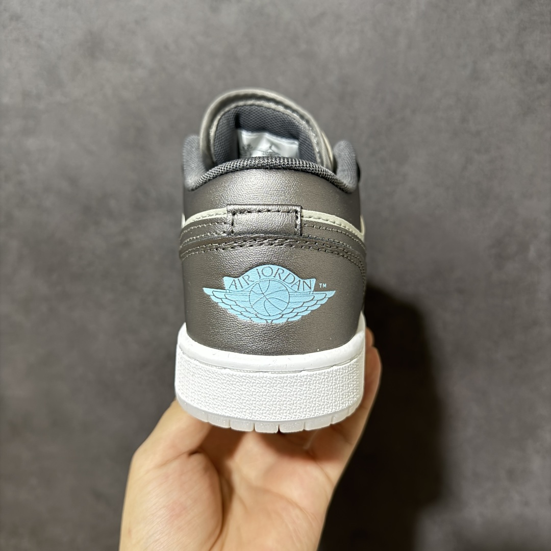 图片[4]-【H11纯原】Nike Air Jordan 1 Low SE AJ1 乔一 舒适贴合 防滑耐磨 低帮 复古篮球鞋 货号：HV4398-014 尺码：35.5 36 36.5 37.5 38 38.5 39 40 40.5 41 42 42.5 43 44 45 46 47.5 #H11顶级纯原 纯原外贸平台特供订单 #全套原纸板楦头开发 #原厂特供材料配套加持 #确保原汁原味 完美呈现版型 #原档数据独家私模大底 #男女鞋同步官方开发至48.5 #原装进口轻量化鞋垫 #进口港宝加持 后跟自然饱满 还原公司包裹性 #鞋面采用原装数据贴合技术 #全方位贴合包裹脚型 #鞋跟部鞋底牵引设计 #提供强大的抓地性能 #更适应不同实战场地路面-选品中心