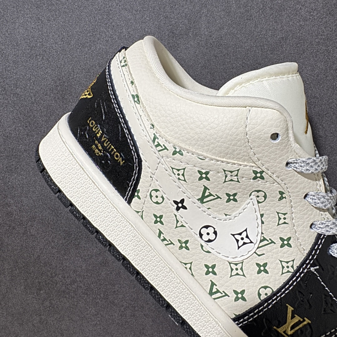图片[8]-【定制版】Louis Vuitton x Air Jordan 1 Low 路易威登LV x AJ1 低帮 黑白金 AJ1 乔丹1代 aj1 乔1 低邦 黑白色 乔丹篮球鞋系列 鞋身整体以米白色皮革打造，搭配黑色框架覆盖层，使鞋款十分百搭，鞋身两侧Swoosh Logo采用白色点缀，后跟Wings Logo以金色缝线呈现，鞋头侧身处LV字样采用金色妆点，鞋舌上Jumpman Logoj以金色点缀，后跟侧下方印有Louis Vuitton字样，彰显联名身份；最后以米白色中底搭配黑色橡胶外底完善整体设计收尾。 货号：QL1988-006 尺码：36 36.5 37.5 38 38.5 39 40 40.5 41 42 42.5 43 44 44.5 45-选品中心