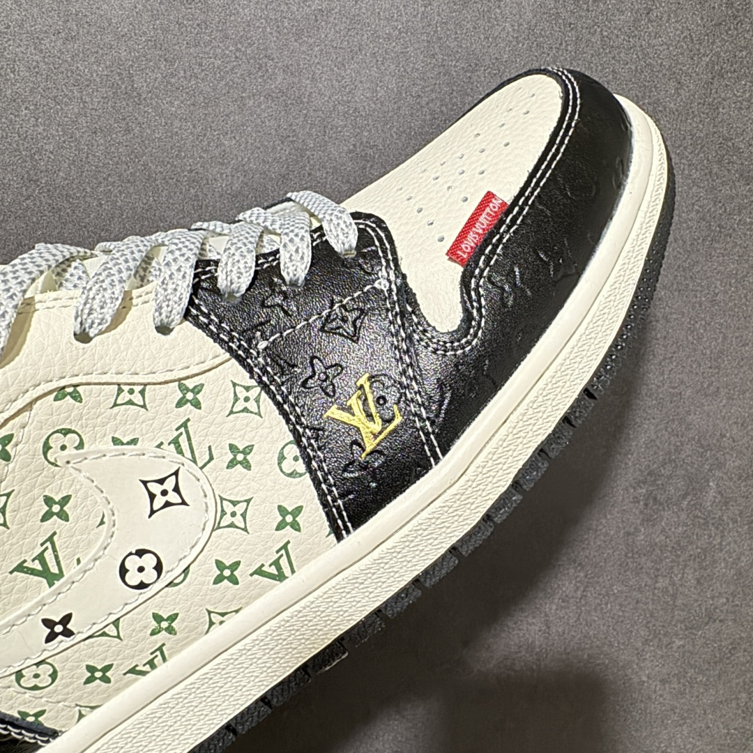 图片[7]-【定制版】Louis Vuitton x Air Jordan 1 Low 路易威登LV x AJ1 低帮 黑白金 AJ1 乔丹1代 aj1 乔1 低邦 黑白色 乔丹篮球鞋系列 鞋身整体以米白色皮革打造，搭配黑色框架覆盖层，使鞋款十分百搭，鞋身两侧Swoosh Logo采用白色点缀，后跟Wings Logo以金色缝线呈现，鞋头侧身处LV字样采用金色妆点，鞋舌上Jumpman Logoj以金色点缀，后跟侧下方印有Louis Vuitton字样，彰显联名身份；最后以米白色中底搭配黑色橡胶外底完善整体设计收尾。 货号：QL1988-006 尺码：36 36.5 37.5 38 38.5 39 40 40.5 41 42 42.5 43 44 44.5 45-选品中心