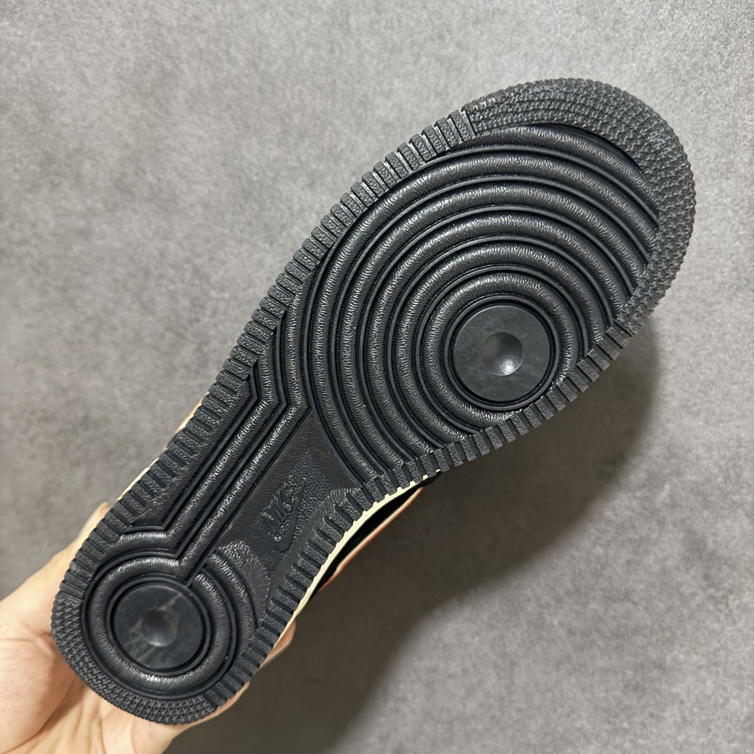 图片[9]-【定制版】经典Air Force 1鞋型 \”黑橙潮步\”- 翻毛皮质感+撞色Swoosh，低调又有层次，黄皮上脚显白到发光 – 全掌Air缓震+防滑橡胶底，通勤、逛街、滑板都能打 – 经典AF1鞋型修饰脚型，宽脚/胖脚也能轻松驾驭 货号：FV3694-107 尺码：36-45半-选品中心