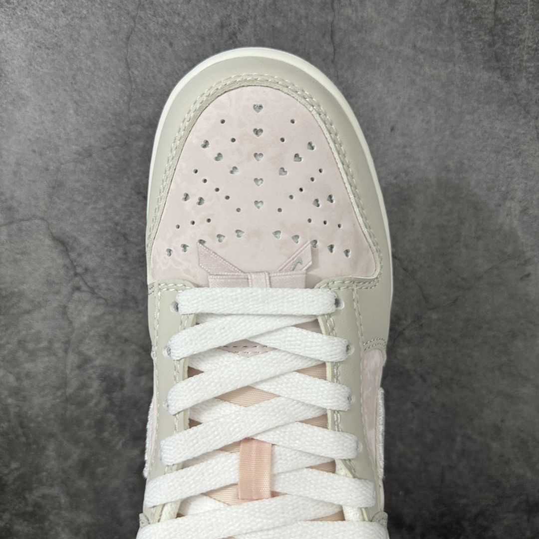 图片[5]-【公司级】Nike Dunk Low \”Valentine’s Day\” 情人节限定 米粉  奶白 + 柔雾粉的渐变配色像裹了层春日薄纱，鞋身拼接细腻皮革 + 丝绒勾边：鞋面是软滑的哑光皮革，Swoosh 用银粉丝绒材质，摸上去自带柔焦质感；后跟暗藏浅蓝小细节市场唯一独家头层皮打造 原鞋原档案开发 原厂皮料 原档冲孔鞋头 正确满胶鞋垫 四线拉帮 原厂织唛标 鞋舌高弹海绵填充   货号：IQ1145-610  尺码： 36 36.5 37.5 38 38.5 39 40 40.5 41 42 42.5 43-选品中心