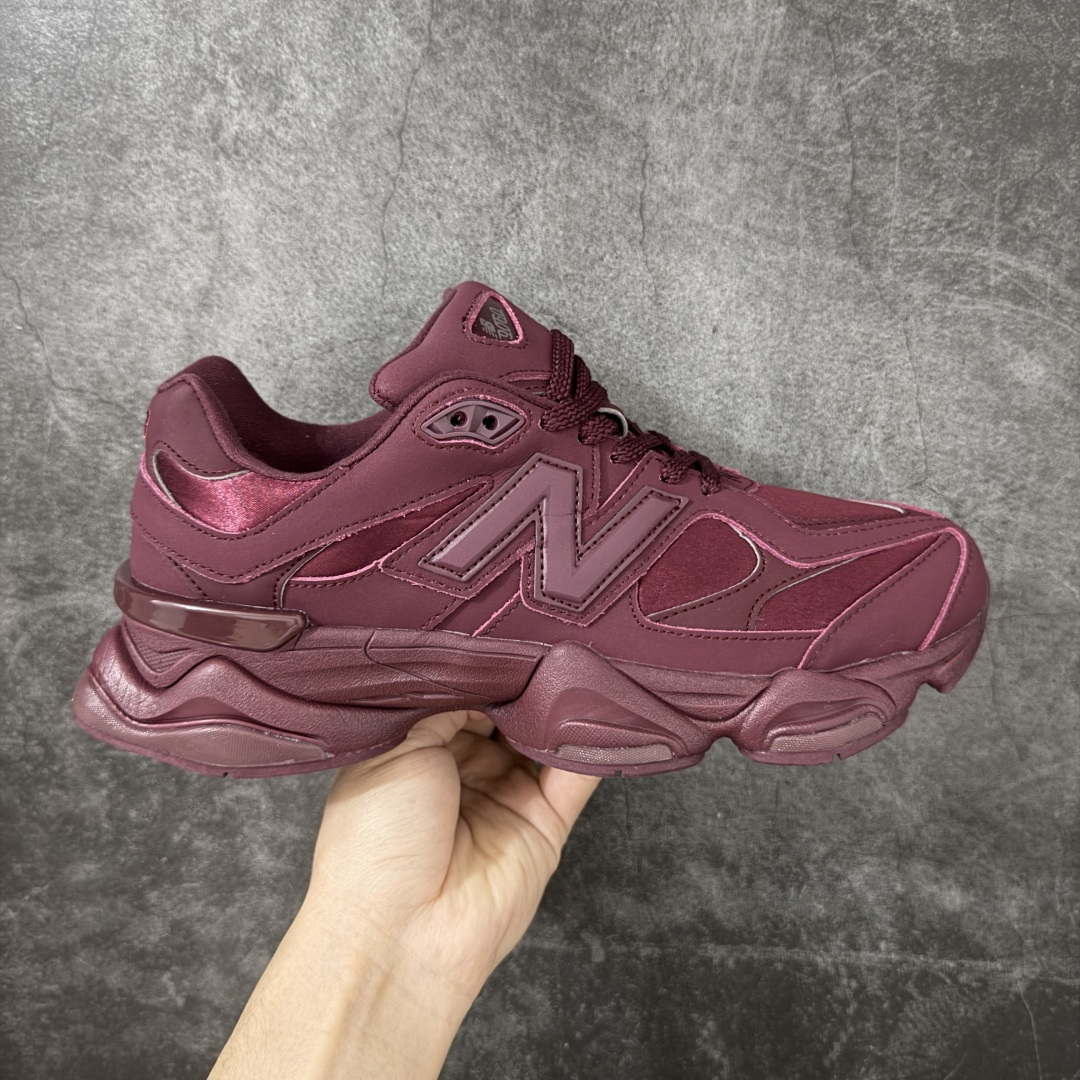【公司级】NB 新百伦 New Balance NB9060小象蹄男女款9060舒适百搭老爹鞋。全新 9060 款式将经典风格与现代设计融合到日常多功能性中。 9060 重新诠释了源自经典 99X 型号的熟悉元素，其灵感来自于 Y2K 时代的未来主义和美学。 鞋面在990 的基础中进行了扩展和使用，以提供可见的运动感，中底采用 ABZORB 和 SBS 熟悉的缓震平台以提供舒适感。 货号：U9060ZSC 尺码：36-45含半码-选品中心