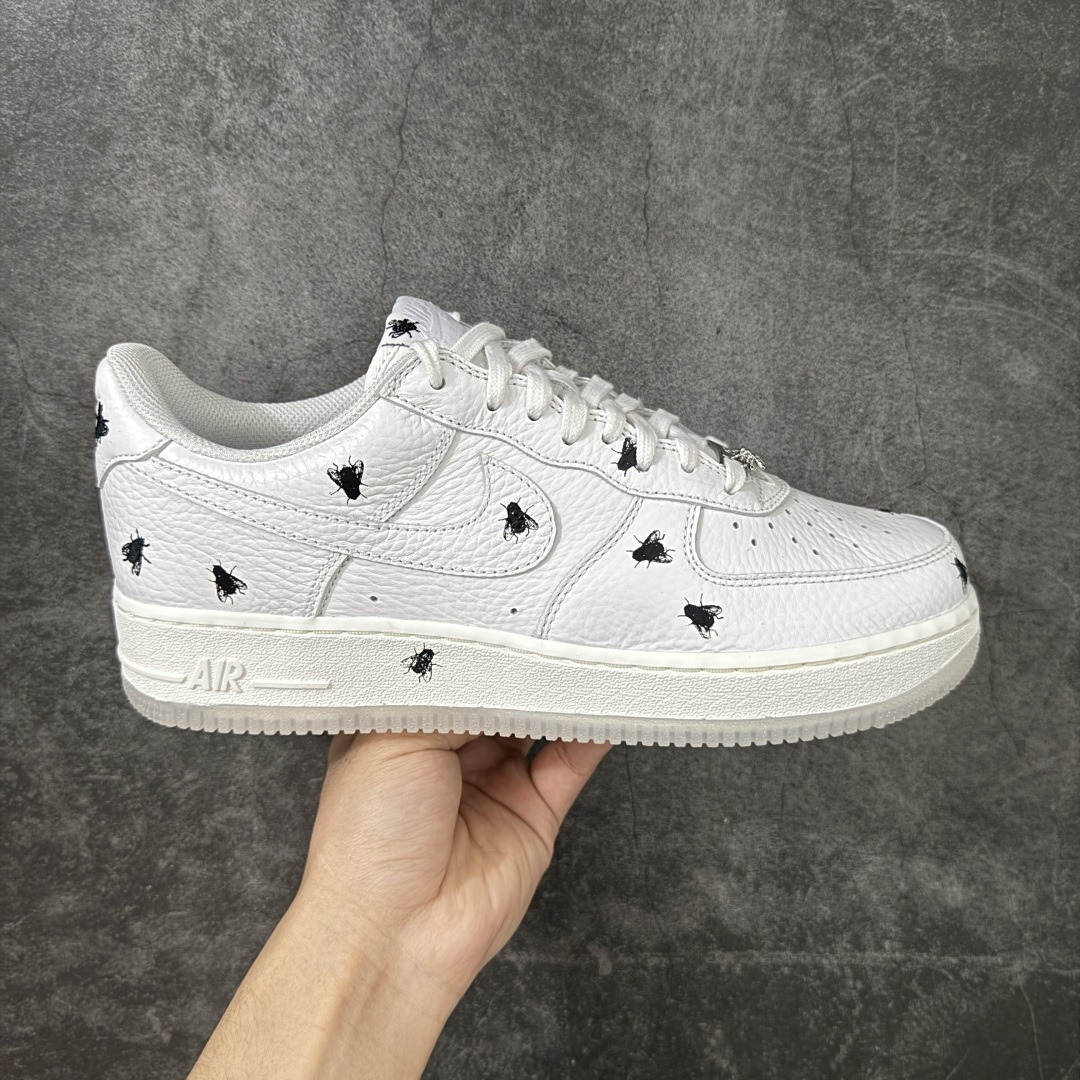 【GX纯原】 NK Air Force 1 Low \'07 空军一号低帮经典板鞋 万圣节白黑苍蝇🪰彩绘 IM3081-100 顶级空军 皮料质感可媲美原版 细节吊打市场其他代号版本 全鞋电脑针车 工整有序 原厂港宝加持完美还原灵魂版型 原盒原配从里到外百分百还原 原厂全头层原厂皮料 原标原盒 内置Sole气垫 中底白色背胶 中底划线 已经无限的接近公司 原厂楦头 原厂刺绣 后跟弧度修正 正确中底四线防伪 尺码：40 40.5 41 42 42.5 43 44 44.5 45 46 47.5 48.5-选品中心