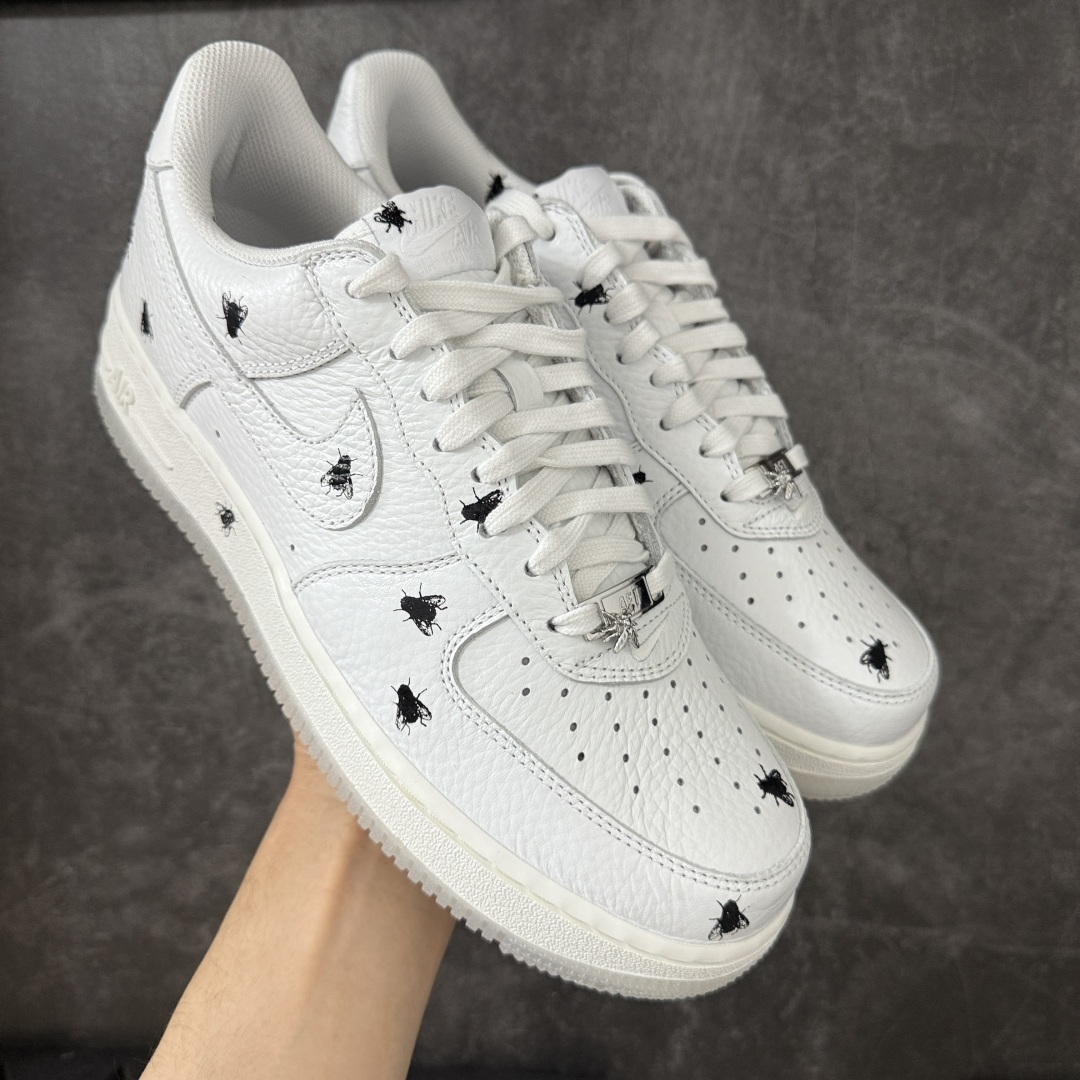 【GX纯原】 NK Air Force 1 Low \'07 空军一号低帮经典板鞋 万圣节白黑苍蝇🪰彩绘 IM3081-100 顶级空军 皮料质感可媲美原版 细节吊打市场其他代号版本 全鞋电脑针车 工整有序 原厂港宝加持完美还原灵魂版型 原盒原配从里到外百分百还原 原厂全头层原厂皮料 原标原盒 内置Sole气垫 中底白色背胶 中底划线 已经无限的接近公司 原厂楦头 原厂刺绣 后跟弧度修正 正确中底四线防伪 尺码：40 40.5 41 42 42.5 43 44 44.5 45 46 47.5 48.5-选品中心