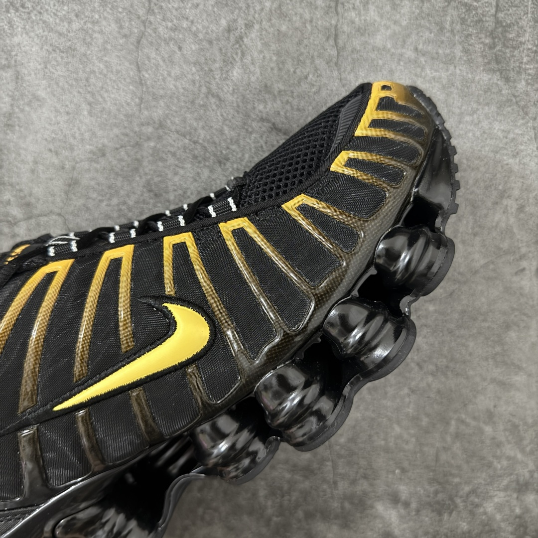 图片[6]-【Max纯原版】原版开发 Nike Shox TL系列 黑黄色 AR3595-013 NK Shox TL系列 复古舒适百搭防滑耐磨低邦柱形气垫休闲跑步鞋 鞋面采用了轻质化的材料打造，搭载鞋带系带系统以及鞋舌部分的特殊控制模块，科技感十足；采用透气纺织品和网眼鞋面与标志性的Nike Shox技术，同时提供更轻盈的感觉和大胆的外观；鞋身大面积采用织物与皮革材质拼接设计，搭配Dri-FITz透气网面，透气性拉满不闷脚。中底前掌搭载Air Max科技，后掌配置Shoxy缓震气柱，前掌气垫提供灵敏回弹，中底的气柱设计也很加分，外观上科技感十足；设计彰显个性，复古造型适配多种穿搭风格。 尺码：39 40 40.5 41 42 42.5 43 44 44.5 45 45.5 46 46.5 47.5-选品中心