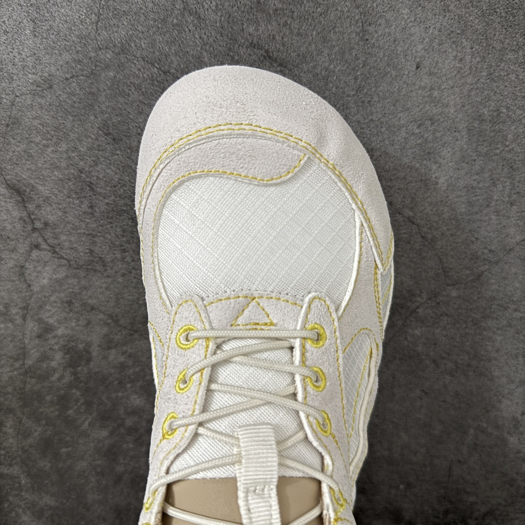 图片[5]-【莞产礼盒】Bottega Veneta葆蝶家 Orbit Flash BV王一博同款 麂皮 圆头抽绳平底 低帮德训鞋 男女款 原版购入开发 市面顶级纯原版本 麂皮＋透气织物拼接，质感高级，舒适度也很在线。玛丽珍鞋太多有意思的地方！ 经典 OrbitFlash的鞋型设计搭配简约抽绳设计，复古甜美又方便穿脱；贴合脚型还能修饰脚型，显秀气！ ▪️面料 ： 原版定制进口牛皮+网面 ▪️内里 ： 进口透气网里 ▪️鞋底 ： 原版开模防滑TPU材质 ▪️底厚 ：2.5CM ▪️尺码： 35 36 37 38 39 40 41 42 43 44-选品中心