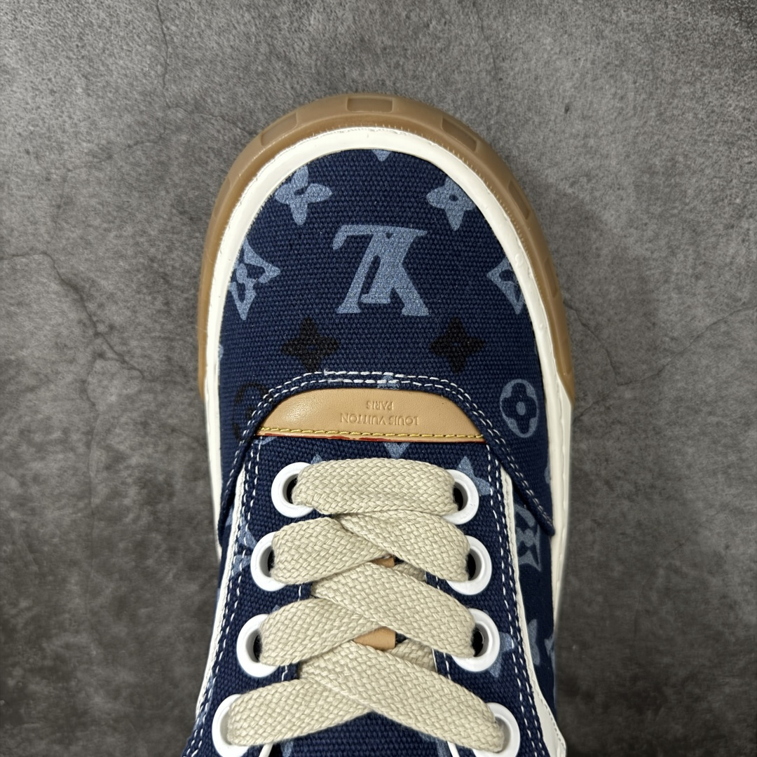 图片[5]-【YS纯原】广奢高端货–唯一正确版本 LOUIS VUITTON Tilted 系列｜2026 早春全新上架 黑皮白底 LV 路易威登 Tilted Low Sneakers 倾斜系列低帮复古休闲运动板鞋 男鞋｜广东原产｜市售顶级版本 ✦ 升级原楦型开发纸版，鞋型更立体更正 ✦ Monogram 丹宁布鞋面，质感高级耐看 ✦ 鞋垫嵌入EVA软脚感物料，回弹舒适 ✦ 后跟耐弯折滴塑支撑片，稳定不塌 ✦ 全新开发TPR光泽组合隔色鞋底 ✦ LV组合 TPU 生胶底结构，行走稳、耐磨强 ✦ 原版购入开发 ✦ 厚实抽屉式礼品鞋盒 ✦ 原装包装说明书＋防尘布袋 ✦ 附送官方快递加固牛皮纸外盒 法国巴黎百年奢侈品牌 LOUIS VUITTON 路易威登 尺码：36-45-选品中心