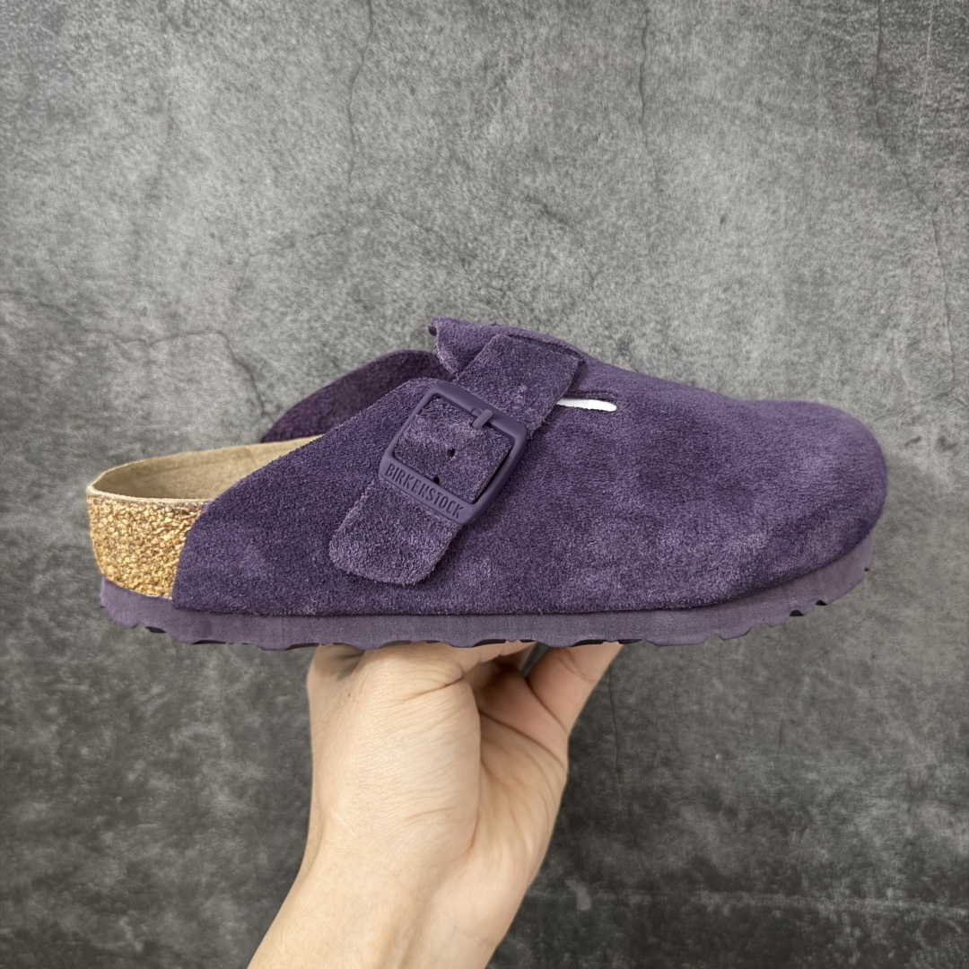 【H版纯原】 Birkenstock Boston 博肯/勃肯 系列上架 牛皮绒面革平底复古软木休闲鞋 配色：葡萄紫 1009543 真正软木塞大底 品质细节领先市场版本 原产品质 采用质地柔软进口牛皮绒面革 无刺鼻异味 中底搭载缓震软木橡胶 进口头层牛皮 原版开模/版型/材质/细节遵循ZP工艺！ 市售顶级不吹文案 尺码：35-45-选品中心