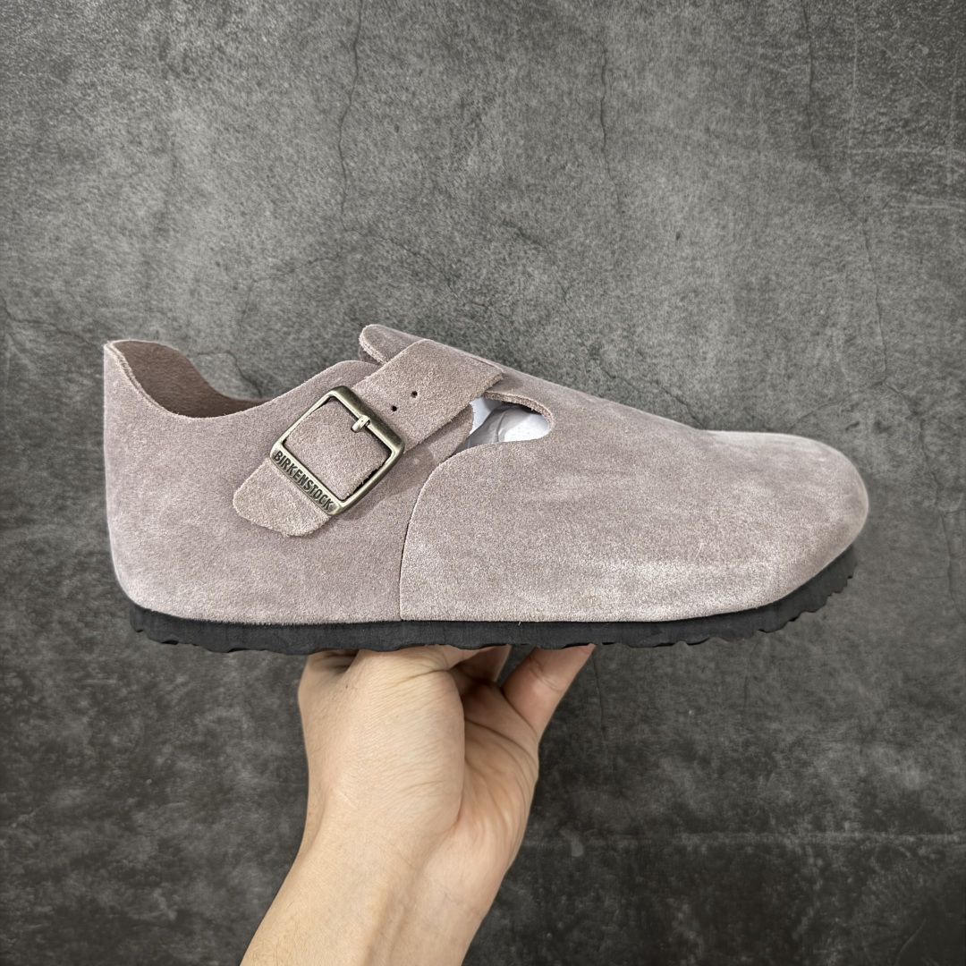 【H版纯原】 Birkenstock Boston 博肯/勃肯 系列上架 牛皮绒面革平底复古软木休闲鞋 全包 配色：浅紫色 1013309 真正软木塞大底 品质细节领先市场版本 原产品质 采用质地柔软进口牛皮绒面革 无刺鼻异味 中底搭载缓震软木橡胶 进口头层牛皮 原版开模/版型/材质/细节遵循ZP工艺！ 市售顶级不吹文案 尺码：35-45-选品中心