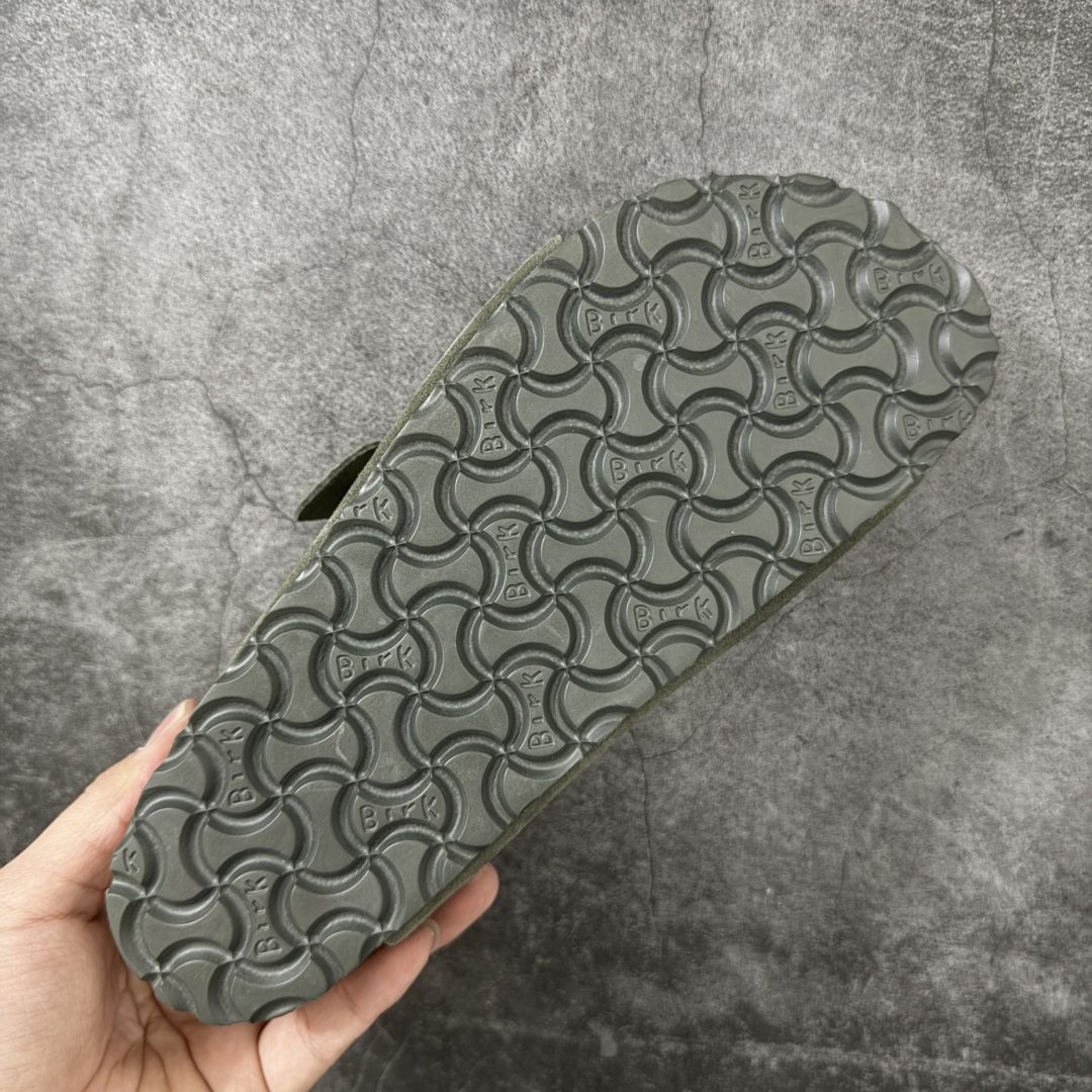图片[9]-【H版纯原】 Birkenstock Boston 博肯/勃肯 系列上架 牛皮绒面革平底复古软木休闲鞋 二字拖鞋 配色：橄榄绿 1029790 真正软木塞大底 品质细节领先市场版本 原产品质 采用质地柔软进口牛皮绒面革 无刺鼻异味 中底搭载缓震软木橡胶 进口头层牛皮 原版开模/版型/材质/细节遵循ZP工艺！ 市售顶级不吹文案 尺码：35-45-选品中心