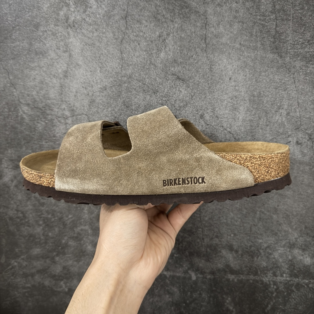图片[2]-【H版纯原】 Birkenstock Boston 博肯/勃肯 系列上架 牛皮绒面革平底复古软木休闲鞋 二字拖鞋 配色：羚羊棕色 1029790 真正软木塞大底 品质细节领先市场版本 原产品质 采用质地柔软进口牛皮绒面革 无刺鼻异味 中底搭载缓震软木橡胶 进口头层牛皮 原版开模/版型/材质/细节遵循ZP工艺！ 市售顶级不吹文案 尺码：35-45-选品中心