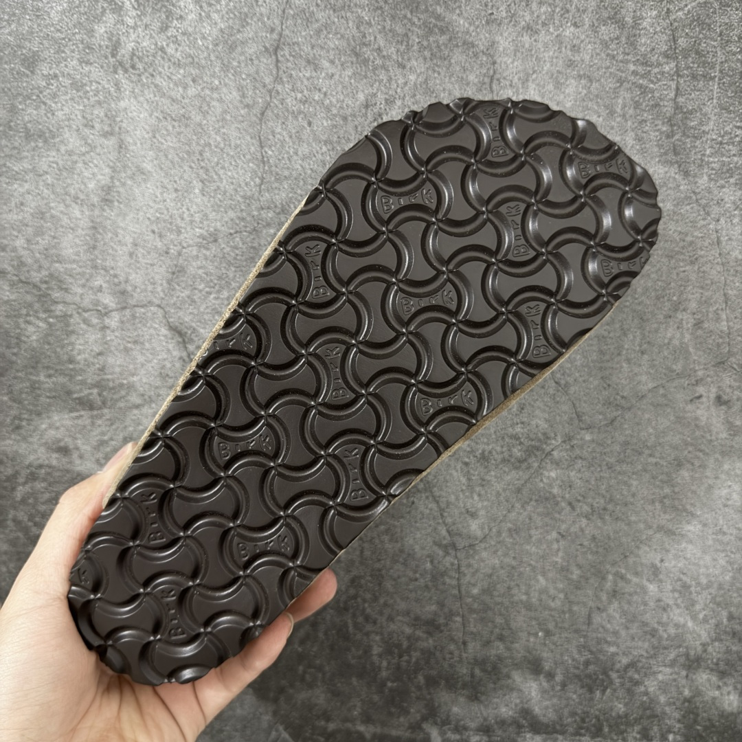 图片[9]-【H版纯原】 Birkenstock Boston 博肯/勃肯 系列上架 牛皮绒面革平底复古软木休闲鞋 二字拖鞋 配色：羚羊棕色 1029790 真正软木塞大底 品质细节领先市场版本 原产品质 采用质地柔软进口牛皮绒面革 无刺鼻异味 中底搭载缓震软木橡胶 进口头层牛皮 原版开模/版型/材质/细节遵循ZP工艺！ 市售顶级不吹文案 尺码：35-45-选品中心