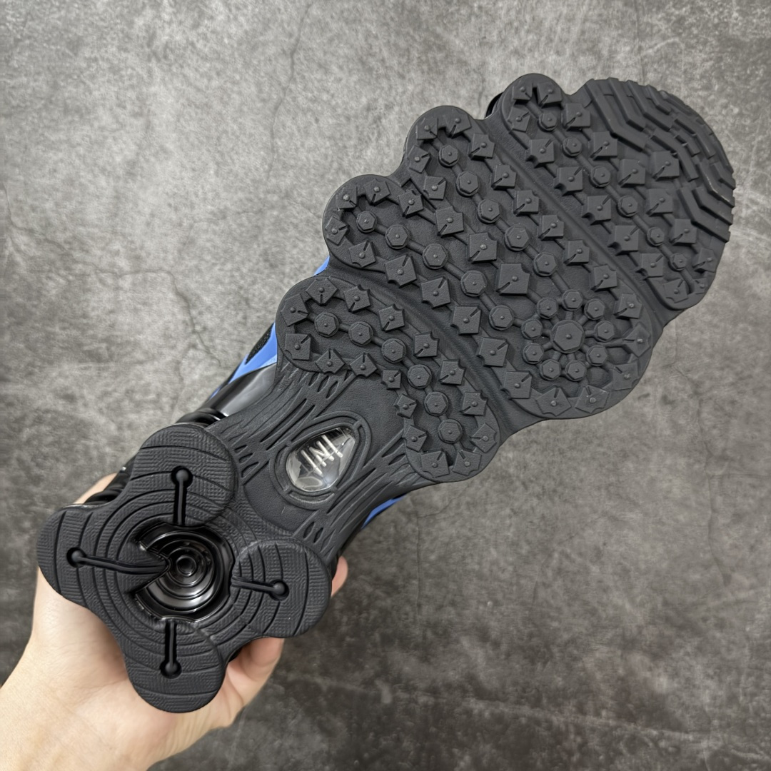 图片[9]-【Max纯原版】原版开发 Nike Shox TL系列 黑蓝盒子色 IH1338-002 NK Shox TL系列 复古舒适百搭防滑耐磨低邦柱形气垫休闲跑步鞋 鞋面采用了轻质化的材料打造，搭载鞋带系带系统以及鞋舌部分的特殊控制模块，科技感十足；采用透气纺织品和网眼鞋面与标志性的Nike Shox技术，同时提供更轻盈的感觉和大胆的外观；鞋身大面积采用织物与皮革材质拼接设计，搭配Dri-FITz透气网面，透气性拉满不闷脚。中底前掌搭载Air Max科技，后掌配置Shoxy缓震气柱，前掌气垫提供灵敏回弹，中底的气柱设计也很加分，外观上科技感十足；设计彰显个性，复古造型适配多种穿搭风格。 尺码：39 40 40.5 41 42 42.5 43 44 44.5 45 45.5 46 46.5 47.5-选品中心