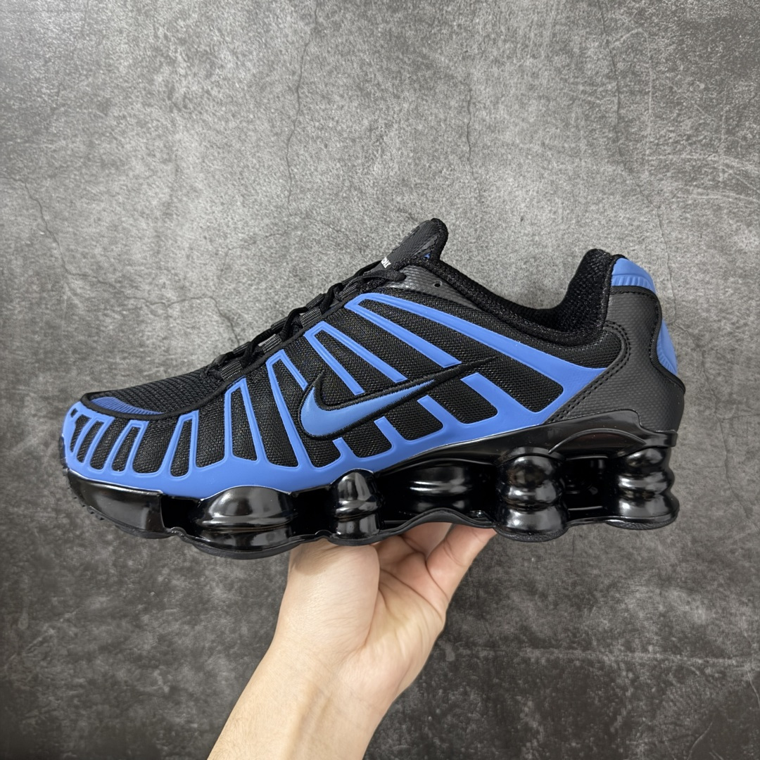 图片[2]-【Max纯原版】原版开发 Nike Shox TL系列 黑蓝盒子色 IH1338-002 NK Shox TL系列 复古舒适百搭防滑耐磨低邦柱形气垫休闲跑步鞋 鞋面采用了轻质化的材料打造，搭载鞋带系带系统以及鞋舌部分的特殊控制模块，科技感十足；采用透气纺织品和网眼鞋面与标志性的Nike Shox技术，同时提供更轻盈的感觉和大胆的外观；鞋身大面积采用织物与皮革材质拼接设计，搭配Dri-FITz透气网面，透气性拉满不闷脚。中底前掌搭载Air Max科技，后掌配置Shoxy缓震气柱，前掌气垫提供灵敏回弹，中底的气柱设计也很加分，外观上科技感十足；设计彰显个性，复古造型适配多种穿搭风格。 尺码：39 40 40.5 41 42 42.5 43 44 44.5 45 45.5 46 46.5 47.5-选品中心