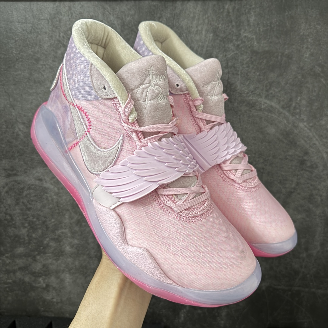 【DG版本】Nike Zoom KD12 Xmas 杜兰特12代 男子篮球鞋 该款采用全掌Zoom气垫 移除了中底布让这款鞋的力量反馈更为直接有力 鞋面采用多层轻质网面材料打造 鞋身变得轻盈又不失包裹性 货号：CT2744-900 尺码：40 40.5 41 42 42.5 43 44 45-选品中心