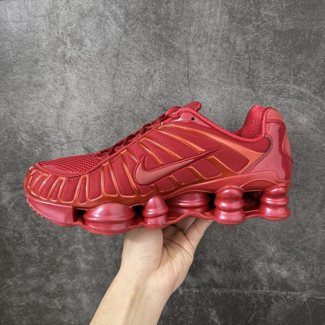 图片[2]-【Max纯原版】原版开发 Nike Shox TL系列 大红色 IB1087-600 NK Shox TL系列 复古舒适百搭防滑耐磨低邦柱形气垫休闲跑步鞋 鞋面采用了轻质化的材料打造，搭载鞋带系带系统以及鞋舌部分的特殊控制模块，科技感十足；采用透气纺织品和网眼鞋面与标志性的Nike Shox技术，同时提供更轻盈的感觉和大胆的外观；鞋身大面积采用织物与皮革材质拼接设计，搭配Dri-FITz透气网面，透气性拉满不闷脚。中底前掌搭载Air Max科技，后掌配置Shoxy缓震气柱，前掌气垫提供灵敏回弹，中底的气柱设计也很加分，外观上科技感十足；设计彰显个性，复古造型适配多种穿搭风格。 尺码：39 40 40.5 41 42 42.5 43 44 44.5 45 45.5 46 46.5 47.5-选品中心