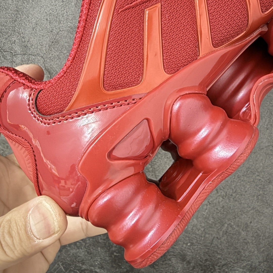 图片[3]-【Max纯原版】原版开发 Nike Shox TL系列 大红色 IB1087-600 NK Shox TL系列 复古舒适百搭防滑耐磨低邦柱形气垫休闲跑步鞋 鞋面采用了轻质化的材料打造，搭载鞋带系带系统以及鞋舌部分的特殊控制模块，科技感十足；采用透气纺织品和网眼鞋面与标志性的Nike Shox技术，同时提供更轻盈的感觉和大胆的外观；鞋身大面积采用织物与皮革材质拼接设计，搭配Dri-FITz透气网面，透气性拉满不闷脚。中底前掌搭载Air Max科技，后掌配置Shoxy缓震气柱，前掌气垫提供灵敏回弹，中底的气柱设计也很加分，外观上科技感十足；设计彰显个性，复古造型适配多种穿搭风格。 尺码：39 40 40.5 41 42 42.5 43 44 44.5 45 45.5 46 46.5 47.5-选品中心