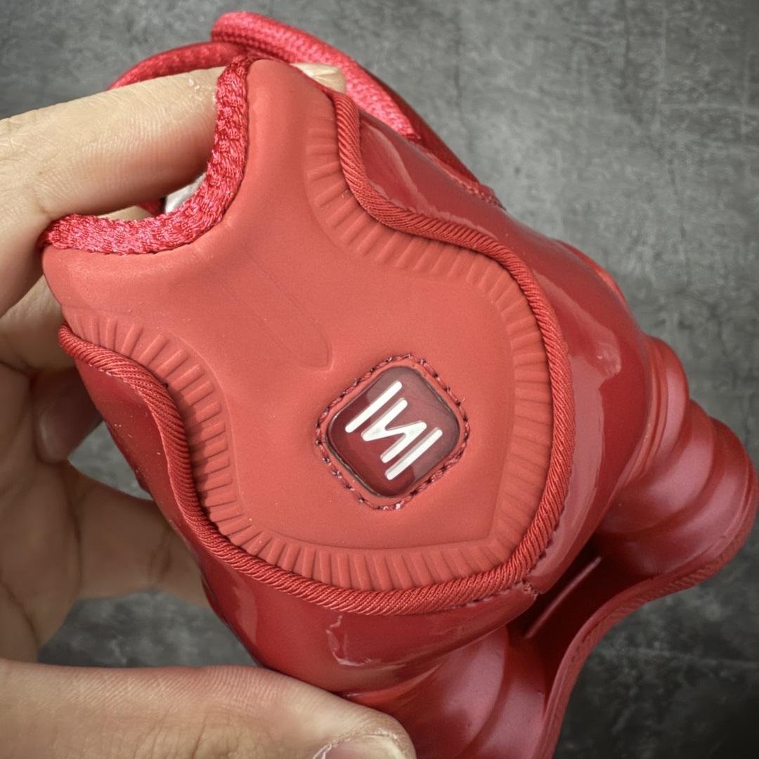 图片[2]-【Max纯原版】原版开发 Nike Shox TL系列 大红色 IB1087-600 NK Shox TL系列 复古舒适百搭防滑耐磨低邦柱形气垫休闲跑步鞋 鞋面采用了轻质化的材料打造，搭载鞋带系带系统以及鞋舌部分的特殊控制模块，科技感十足；采用透气纺织品和网眼鞋面与标志性的Nike Shox技术，同时提供更轻盈的感觉和大胆的外观；鞋身大面积采用织物与皮革材质拼接设计，搭配Dri-FITz透气网面，透气性拉满不闷脚。中底前掌搭载Air Max科技，后掌配置Shoxy缓震气柱，前掌气垫提供灵敏回弹，中底的气柱设计也很加分，外观上科技感十足；设计彰显个性，复古造型适配多种穿搭风格。 尺码：39 40 40.5 41 42 42.5 43 44 44.5 45 45.5 46 46.5 47.5-选品中心