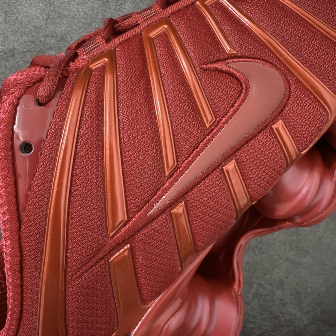 图片[4]-【Max纯原版】原版开发 Nike Shox TL系列 大红色 IB1087-600 NK Shox TL系列 复古舒适百搭防滑耐磨低邦柱形气垫休闲跑步鞋 鞋面采用了轻质化的材料打造，搭载鞋带系带系统以及鞋舌部分的特殊控制模块，科技感十足；采用透气纺织品和网眼鞋面与标志性的Nike Shox技术，同时提供更轻盈的感觉和大胆的外观；鞋身大面积采用织物与皮革材质拼接设计，搭配Dri-FITz透气网面，透气性拉满不闷脚。中底前掌搭载Air Max科技，后掌配置Shoxy缓震气柱，前掌气垫提供灵敏回弹，中底的气柱设计也很加分，外观上科技感十足；设计彰显个性，复古造型适配多种穿搭风格。 尺码：39 40 40.5 41 42 42.5 43 44 44.5 45 45.5 46 46.5 47.5-选品中心