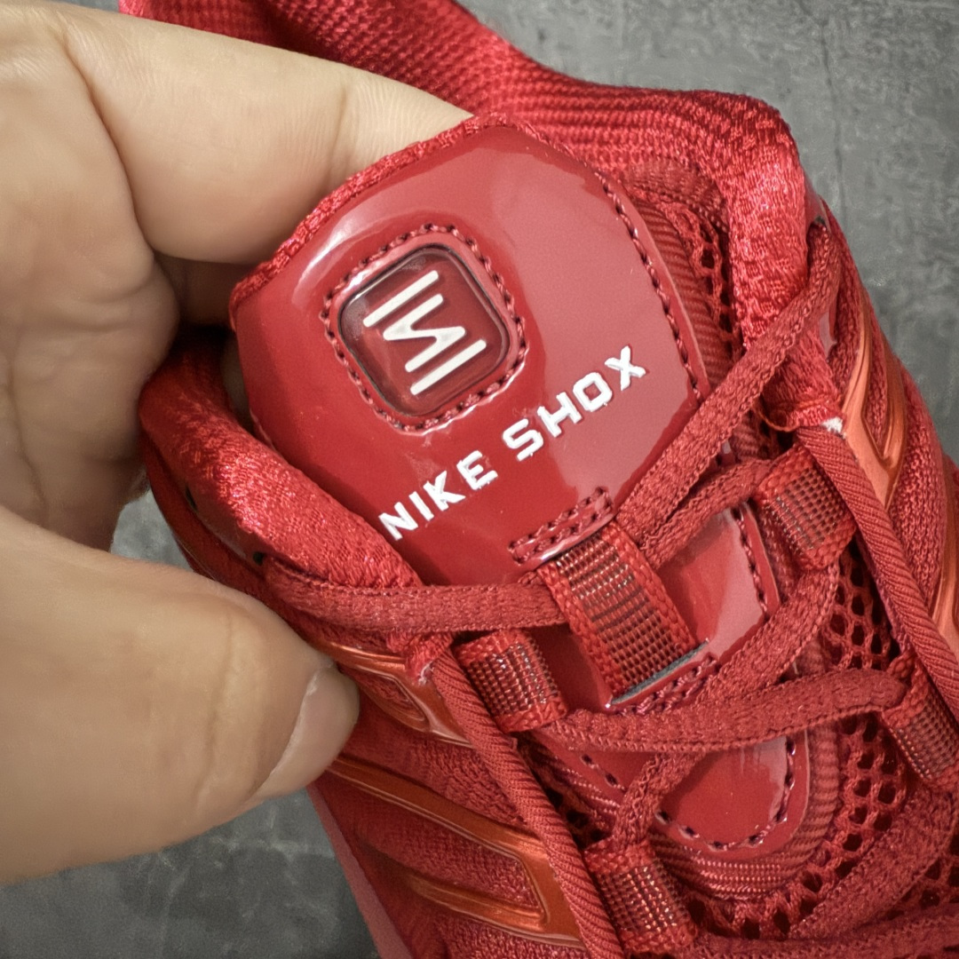 图片[6]-【Max纯原版】原版开发 Nike Shox TL系列 大红色 IB1087-600 NK Shox TL系列 复古舒适百搭防滑耐磨低邦柱形气垫休闲跑步鞋 鞋面采用了轻质化的材料打造，搭载鞋带系带系统以及鞋舌部分的特殊控制模块，科技感十足；采用透气纺织品和网眼鞋面与标志性的Nike Shox技术，同时提供更轻盈的感觉和大胆的外观；鞋身大面积采用织物与皮革材质拼接设计，搭配Dri-FITz透气网面，透气性拉满不闷脚。中底前掌搭载Air Max科技，后掌配置Shoxy缓震气柱，前掌气垫提供灵敏回弹，中底的气柱设计也很加分，外观上科技感十足；设计彰显个性，复古造型适配多种穿搭风格。 尺码：39 40 40.5 41 42 42.5 43 44 44.5 45 45.5 46 46.5 47.5-选品中心