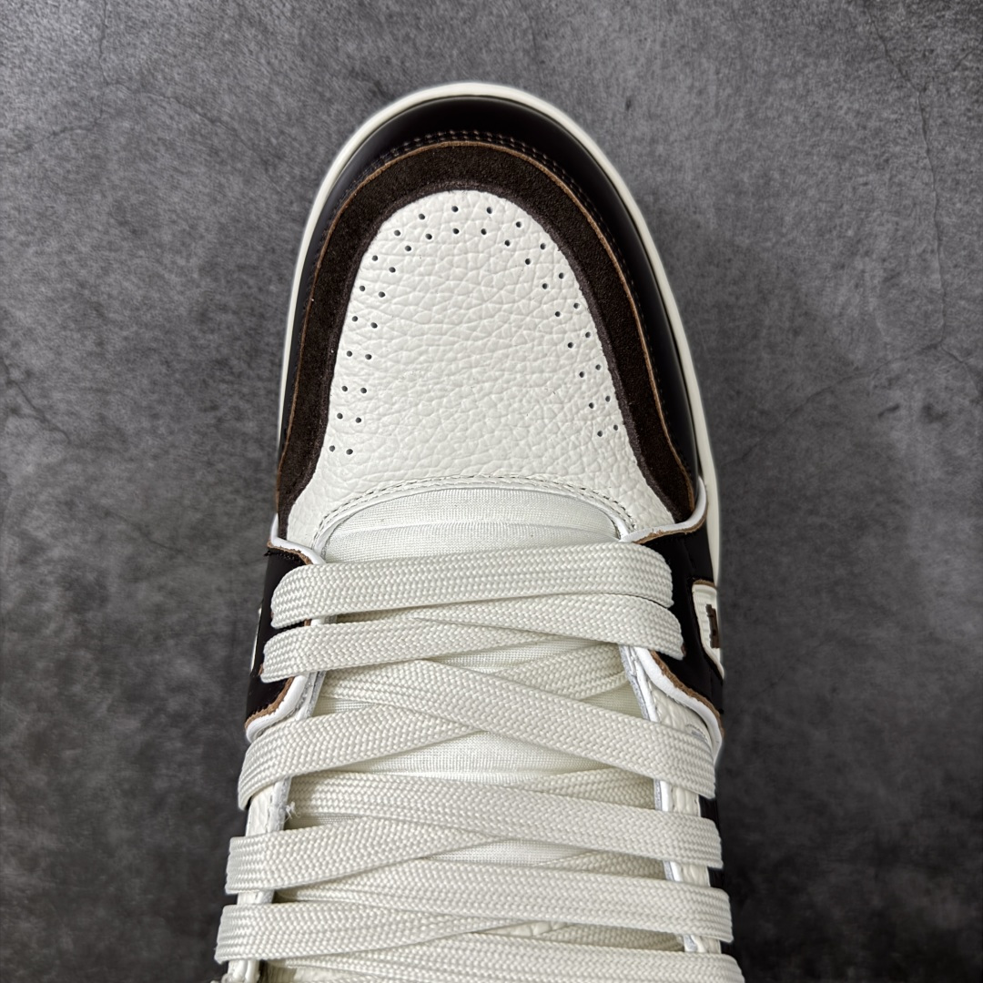 图片[5]-【YS纯原】 顶级莞产 Louis Vuitton路易威登 LV Trainer 系列 高奢运动鞋 ✦ 芯片配置，✦ 挂饰 NFC 芯片秒进官网 ✦ 同步 ZP 官网空胶工艺，结构逻辑一致 ✦ 正确胶片断点式设计，细节克制到位 ✦ 中底油印字母比例按原版还原 ✦ 1：1 原楦格板 / 楦头 / 刀磨 全新升级 ✦ 独家定制压纹麂皮，用料细腻耐看 ✦ 原版开模 TPU 大底 ✦ 脚感与质感取向偏原版 ✦ 代购指定高端版本 ✦ 全新升级 双盒礼盒 ✦ 全套配件齐全，整体完成度高 尺码：39-45-选品中心