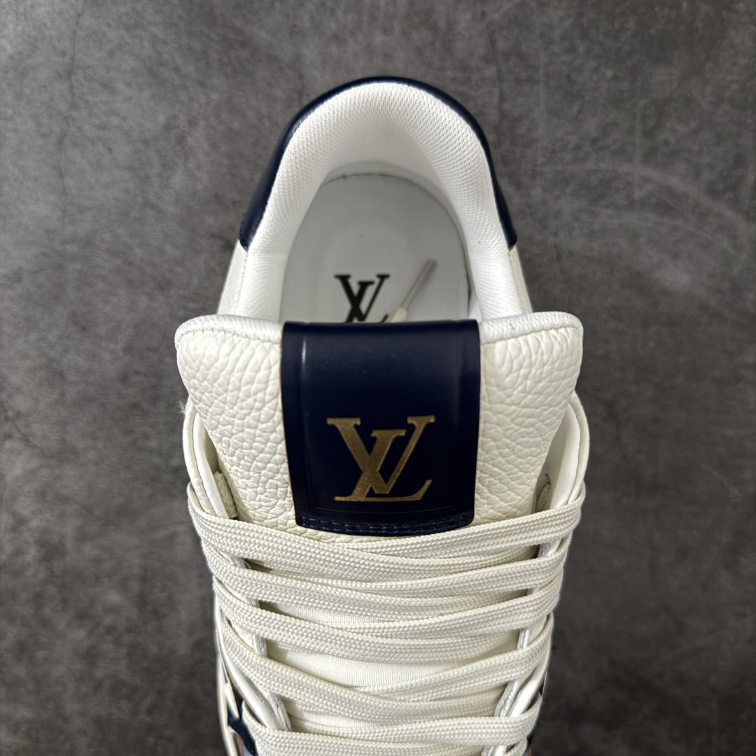 图片[8]-【YS纯原】 顶级莞产 Louis Vuitton路易威登 LV Trainer 系列 高奢运动鞋 ✦ 芯片配置，✦ 挂饰 NFC 芯片秒进官网 ✦ 同步 ZP 官网空胶工艺，结构逻辑一致 ✦ 正确胶片断点式设计，细节克制到位 ✦ 中底油印字母比例按原版还原 ✦ 1：1 原楦格板 / 楦头 / 刀磨 全新升级 ✦ 独家定制压纹麂皮，用料细腻耐看 ✦ 原版开模 TPU 大底 ✦ 脚感与质感取向偏原版 ✦ 代购指定高端版本 ✦ 全新升级 双盒礼盒 ✦ 全套配件齐全，整体完成度高 尺码：39-45-选品中心