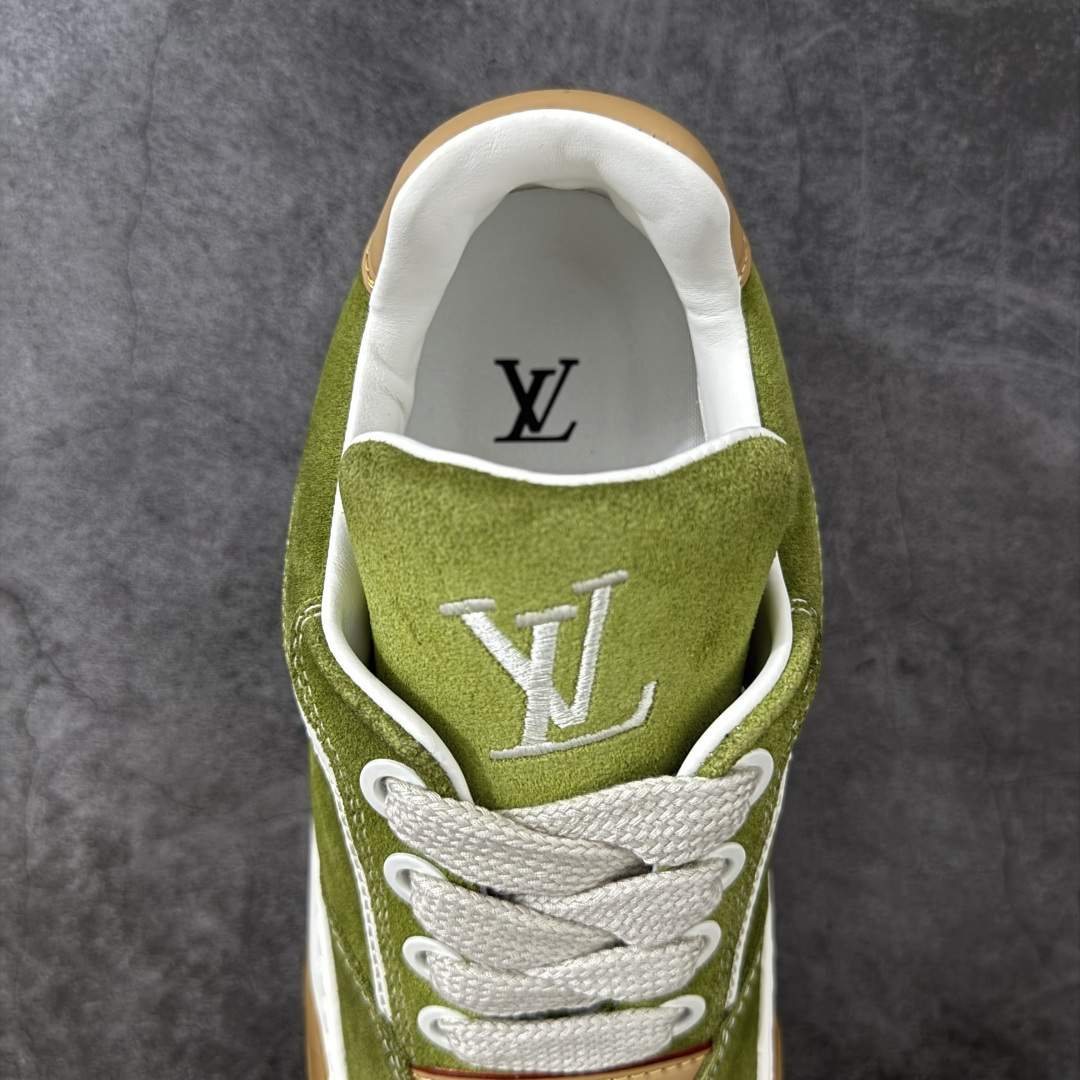 图片[8]-【专柜版/海淘代购】 LV 路易威登LOUIS VUITTON Tilted Low Sneakers 倾斜系列低帮复古休闲运动文化百搭板鞋 2026早春款板鞋 饼干鞋 市场最顶天花板 礼盒包装 正确细节 原鞋原材料1：1打造 完美版型做工 欢迎对比市场任何品质的货品 广东原产 升级原楦型开发纸版 包装说明书防尘布袋物件(附送官方快递加固牛皮纸外盒!!)#采用Monogram 丹宁布鞋面材质#鞋垫嵌入软脚感EVA物料#后跟耐弯折滴塑支撑片#全新开发TPR光泽组合隔色鞋底❗ 尺码：39 40 41 42 43 44 45 46-选品中心