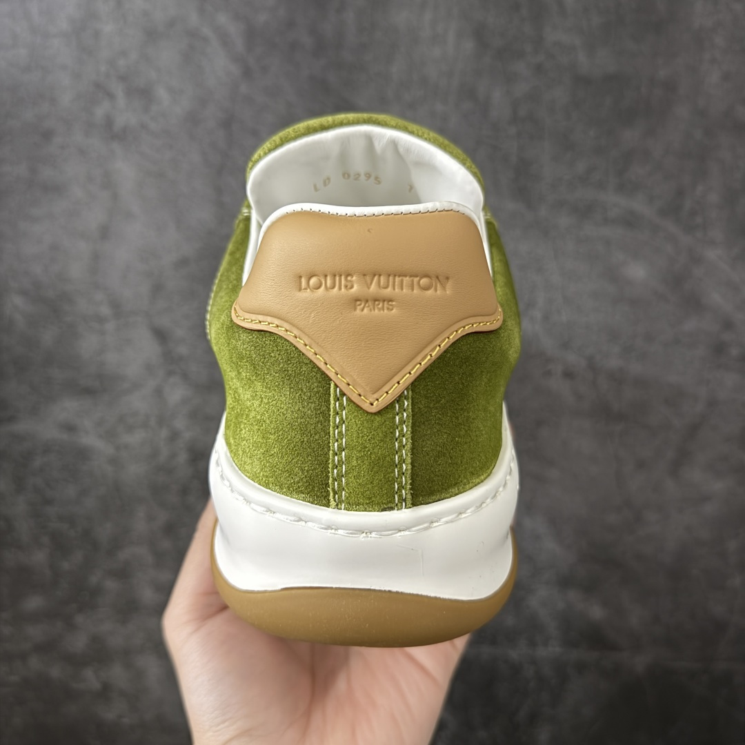 图片[4]-【专柜版/海淘代购】 LV 路易威登LOUIS VUITTON Tilted Low Sneakers 倾斜系列低帮复古休闲运动文化百搭板鞋 2026早春款板鞋 饼干鞋 市场最顶天花板 礼盒包装 正确细节 原鞋原材料1：1打造 完美版型做工 欢迎对比市场任何品质的货品 广东原产 升级原楦型开发纸版 包装说明书防尘布袋物件(附送官方快递加固牛皮纸外盒!!)#采用Monogram 丹宁布鞋面材质#鞋垫嵌入软脚感EVA物料#后跟耐弯折滴塑支撑片#全新开发TPR光泽组合隔色鞋底❗ 尺码：39 40 41 42 43 44 45 46-选品中心