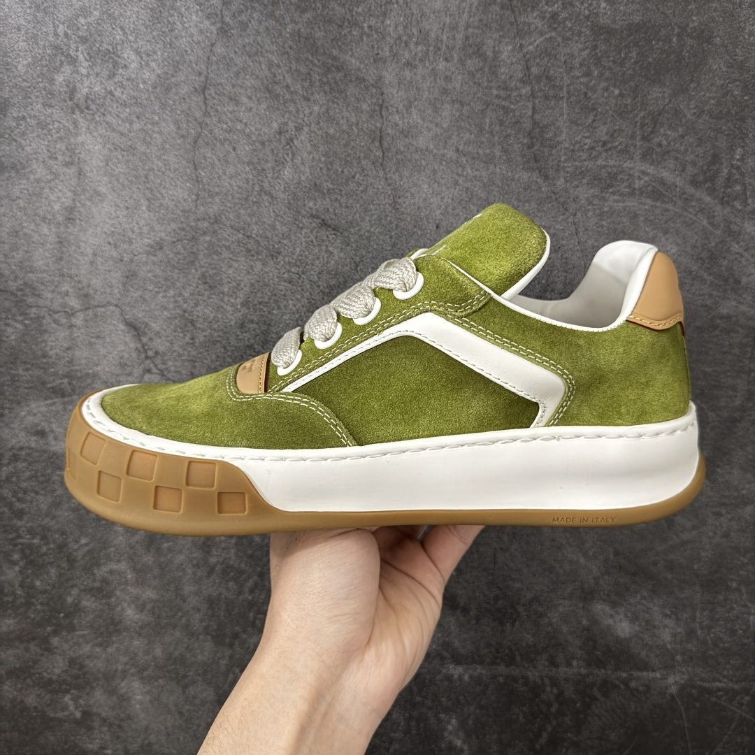 图片[2]-【专柜版/海淘代购】 LV 路易威登LOUIS VUITTON Tilted Low Sneakers 倾斜系列低帮复古休闲运动文化百搭板鞋 2026早春款板鞋 饼干鞋 市场最顶天花板 礼盒包装 正确细节 原鞋原材料1：1打造 完美版型做工 欢迎对比市场任何品质的货品 广东原产 升级原楦型开发纸版 包装说明书防尘布袋物件(附送官方快递加固牛皮纸外盒!!)#采用Monogram 丹宁布鞋面材质#鞋垫嵌入软脚感EVA物料#后跟耐弯折滴塑支撑片#全新开发TPR光泽组合隔色鞋底❗ 尺码：39 40 41 42 43 44 45 46-选品中心