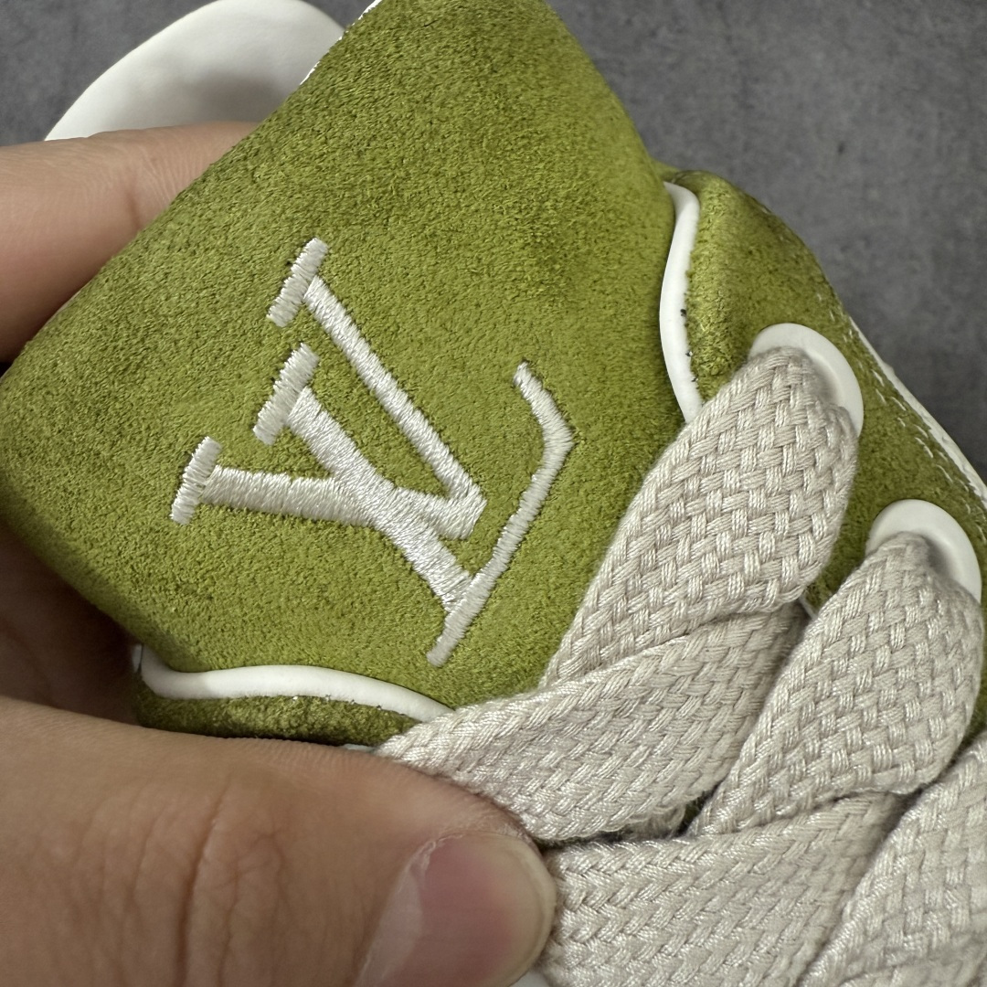 图片[6]-【专柜版/海淘代购】 LV 路易威登LOUIS VUITTON Tilted Low Sneakers 倾斜系列低帮复古休闲运动文化百搭板鞋 2026早春款板鞋 饼干鞋 市场最顶天花板 礼盒包装 正确细节 原鞋原材料1：1打造 完美版型做工 欢迎对比市场任何品质的货品 广东原产 升级原楦型开发纸版 包装说明书防尘布袋物件(附送官方快递加固牛皮纸外盒!!)#采用Monogram 丹宁布鞋面材质#鞋垫嵌入软脚感EVA物料#后跟耐弯折滴塑支撑片#全新开发TPR光泽组合隔色鞋底❗ 尺码：39 40 41 42 43 44 45 46-选品中心