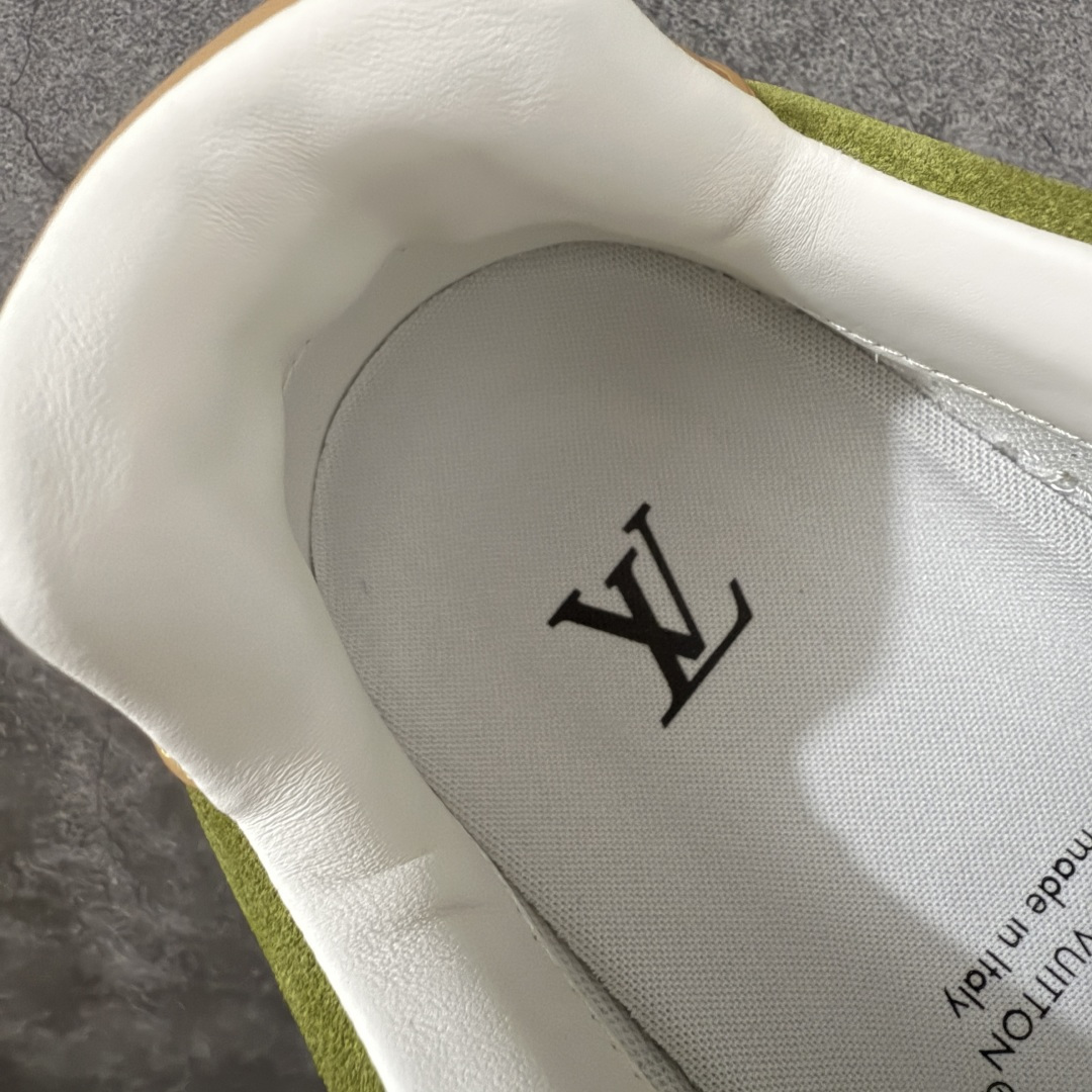 图片[8]-【专柜版/海淘代购】 LV 路易威登LOUIS VUITTON Tilted Low Sneakers 倾斜系列低帮复古休闲运动文化百搭板鞋 2026早春款板鞋 饼干鞋 市场最顶天花板 礼盒包装 正确细节 原鞋原材料1：1打造 完美版型做工 欢迎对比市场任何品质的货品 广东原产 升级原楦型开发纸版 包装说明书防尘布袋物件(附送官方快递加固牛皮纸外盒!!)#采用Monogram 丹宁布鞋面材质#鞋垫嵌入软脚感EVA物料#后跟耐弯折滴塑支撑片#全新开发TPR光泽组合隔色鞋底❗ 尺码：39 40 41 42 43 44 45 46-选品中心