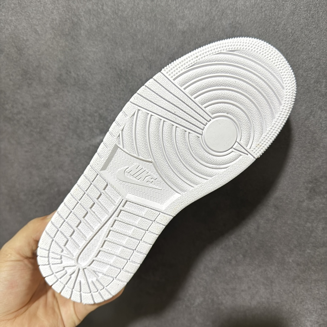 图片[9]-【H11纯原】Nike Air Jordan 1 Low SE AJ1 乔一 舒适贴合 防滑耐磨 低帮 复古篮球鞋 货号：IQ9381-100 尺码：35.5 36 36.5 37.5 38 38.5 39 40 40.5 41 42 42.5 43 44 45 46 47.5 #H11顶级纯原 纯原外贸平台特供订单 #全套原纸板楦头开发 #原厂特供材料配套加持 #确保原汁原味 完美呈现版型 #原档数据独家私模大底 #男女鞋同步官方开发至48.5 #原装进口轻量化鞋垫 #进口港宝加持 后跟自然饱满 还原公司包裹性 #鞋面采用原装数据贴合技术 #全方位贴合包裹脚型 #鞋跟部鞋底牵引设计 #提供强大的抓地性能 #更适应不同实战场地路面-选品中心