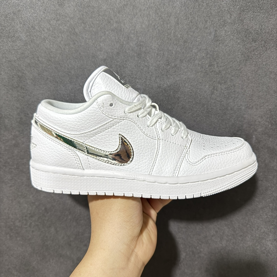 【H11纯原】Nike Air Jordan 1 Low SE AJ1 乔一 舒适贴合 防滑耐磨 低帮 复古篮球鞋 货号：IQ9381-100 尺码：35.5 36 36.5 37.5 38 38.5 39 40 40.5 41 42 42.5 43 44 45 46 47.5 #H11顶级纯原 纯原外贸平台特供订单 #全套原纸板楦头开发 #原厂特供材料配套加持 #确保原汁原味 完美呈现版型 #原档数据独家私模大底 #男女鞋同步官方开发至48.5 #原装进口轻量化鞋垫 #进口港宝加持 后跟自然饱满 还原公司包裹性 #鞋面采用原装数据贴合技术 #全方位贴合包裹脚型 #鞋跟部鞋底牵引设计 #提供强大的抓地性能 #更适应不同实战场地路面-选品中心