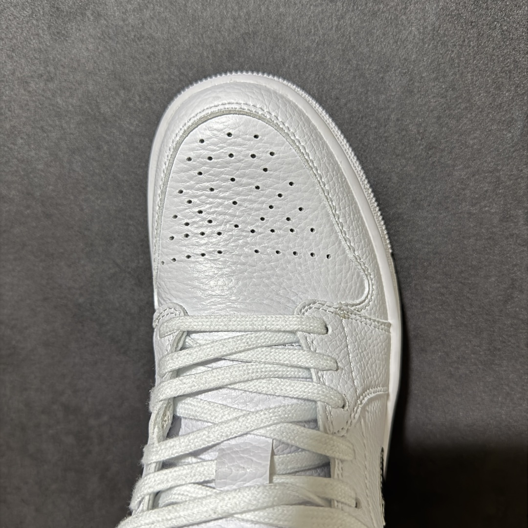 图片[5]-【H11纯原】Nike Air Jordan 1 Low SE AJ1 乔一 舒适贴合 防滑耐磨 低帮 复古篮球鞋 货号：IQ9381-100 尺码：35.5 36 36.5 37.5 38 38.5 39 40 40.5 41 42 42.5 43 44 45 46 47.5 #H11顶级纯原 纯原外贸平台特供订单 #全套原纸板楦头开发 #原厂特供材料配套加持 #确保原汁原味 完美呈现版型 #原档数据独家私模大底 #男女鞋同步官方开发至48.5 #原装进口轻量化鞋垫 #进口港宝加持 后跟自然饱满 还原公司包裹性 #鞋面采用原装数据贴合技术 #全方位贴合包裹脚型 #鞋跟部鞋底牵引设计 #提供强大的抓地性能 #更适应不同实战场地路面-选品中心
