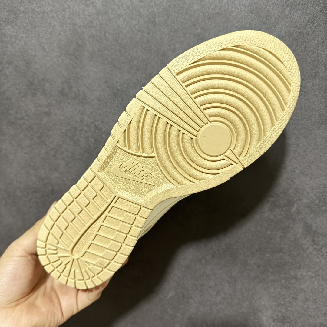 图片[9]-【定制版】百搭撞色，颜值封神！Nike Dunk Low（巴黎世家联名）爆款高端定制 米白与浅棕撞色拼接，温柔又高级；鞋身点缀红色小勾与“BALENCIAGA”标识，暗藏联名质感；细腻荔枝纹以波浪纹理织物拼接，自带复古肌理，与米棕撞色鞋面形成层次对比，视觉更丰富。定制鞋盒 超高清洁度 细节完美 货号：SJ8888-010 尺码：36 36.5 37.5 38 38.5 39 40 40.5 41 42 42.5 43 44 44.5 45-选品中心