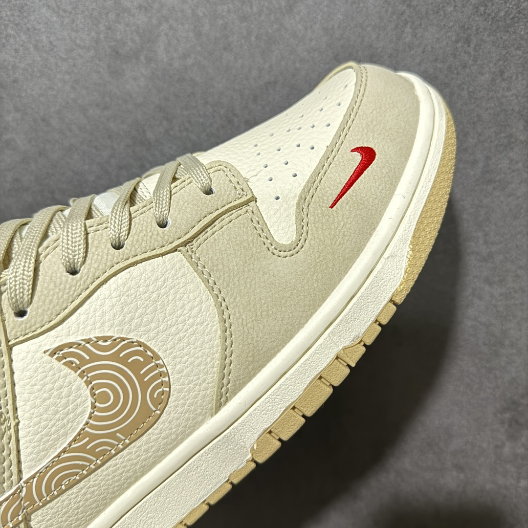 图片[7]-【定制版】百搭撞色，颜值封神！Nike Dunk Low（巴黎世家联名）爆款高端定制 米白与浅棕撞色拼接，温柔又高级；鞋身点缀红色小勾与“BALENCIAGA”标识，暗藏联名质感；细腻荔枝纹以波浪纹理织物拼接，自带复古肌理，与米棕撞色鞋面形成层次对比，视觉更丰富。定制鞋盒 超高清洁度 细节完美 货号：SJ8888-010 尺码：36 36.5 37.5 38 38.5 39 40 40.5 41 42 42.5 43 44 44.5 45-选品中心