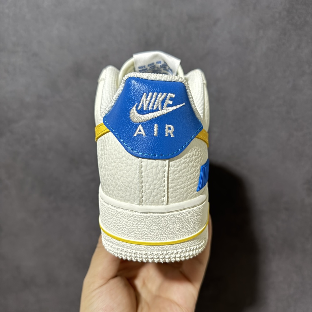 图片[4]-【定制版】经典Air Force 1鞋型 \” 云白勾金\” 多勾刺绣+后跟蓝标，小众复古，撞款率极低 – 荔枝纹皮革质感拉满，耐造又好打理 – 全掌Air气垫，暴走一天也不磨脚 – 米白底色+暖黄撞色，温柔显白还显脚小 马年换新鞋，步履生风，奔赴新生活💛 货号：FZ1151-100 zise：36-45半-选品中心