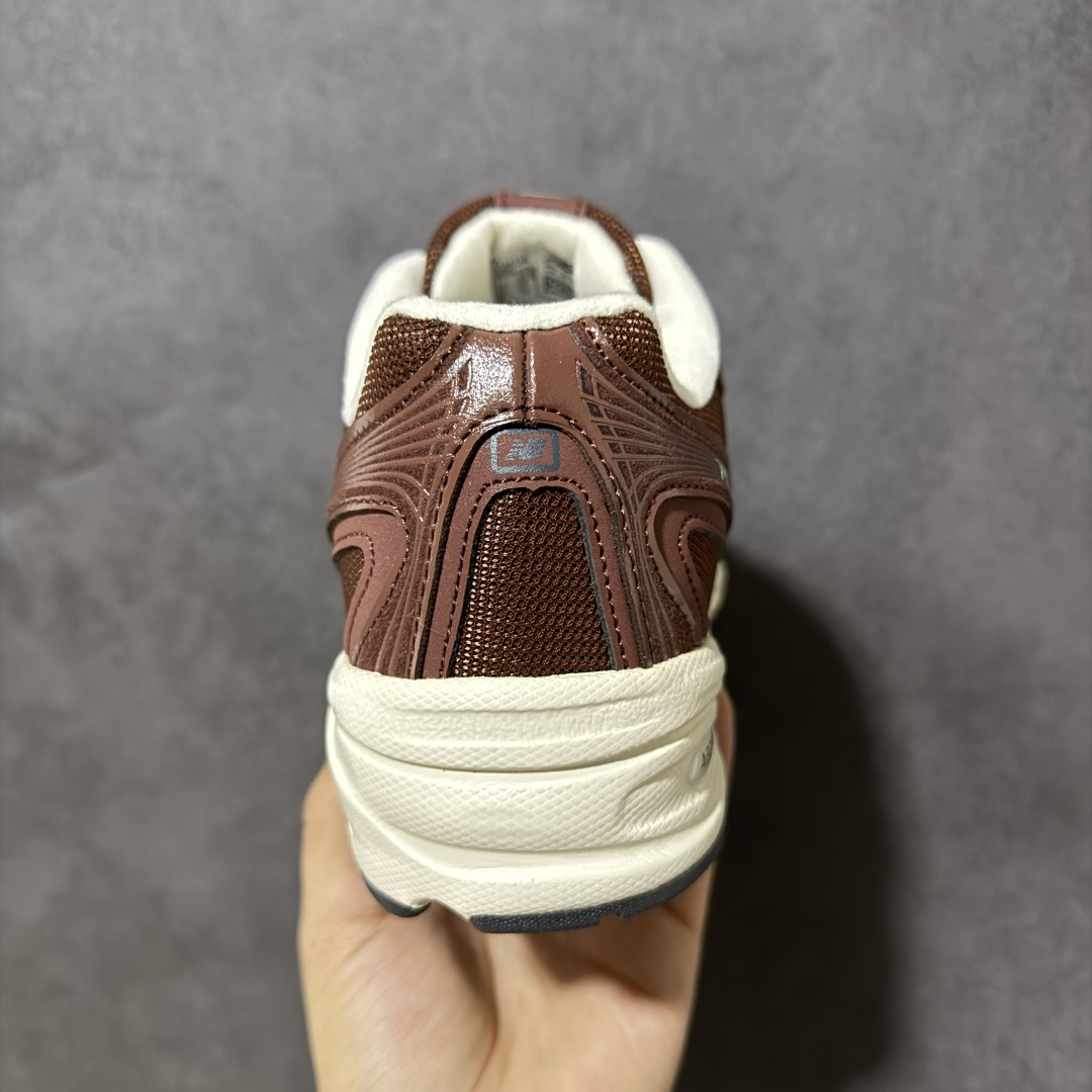 图片[4]-【公司级】New Balance MR740 NB新百伦系列复古老爹风休闲运动慢跑鞋。采用轻质牛剖革拼接透气网眼衬垫织物鞋面材质 T-Beam大底提供足步弓支撑 保持步态稳定，后跟搭载外露缓震胶，鞋身整体以各种深浅不一的灰色覆盖 鞋头以淡蓝色调装饰，网眼衬垫通过不规律的色块实现做旧的美感 泛黄的鞋底更是进一步增添了复古气息。 类型：男女鞋 货号：U740TL2 尺码：36-45-选品中心